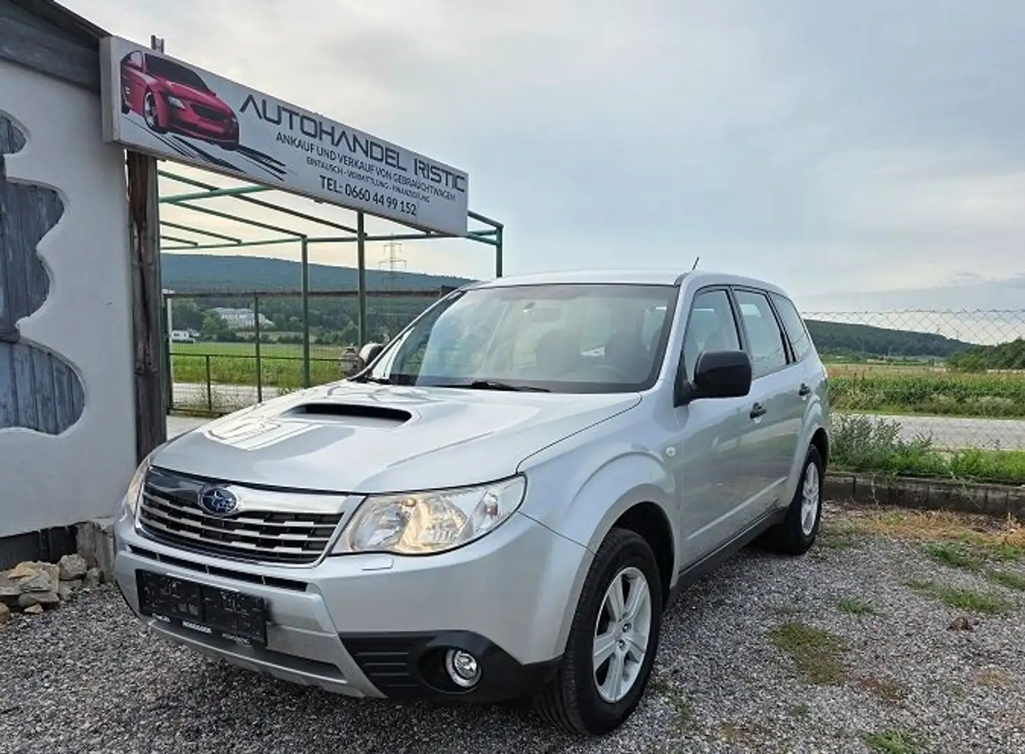 Subaru Forester 2.0Diesel 4x4 Plateado - 1