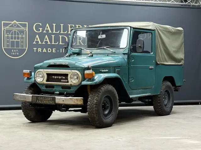 Toyota Land Cruiser BJ43 Vinyl Top "Rustic Green" A charming Land Crui