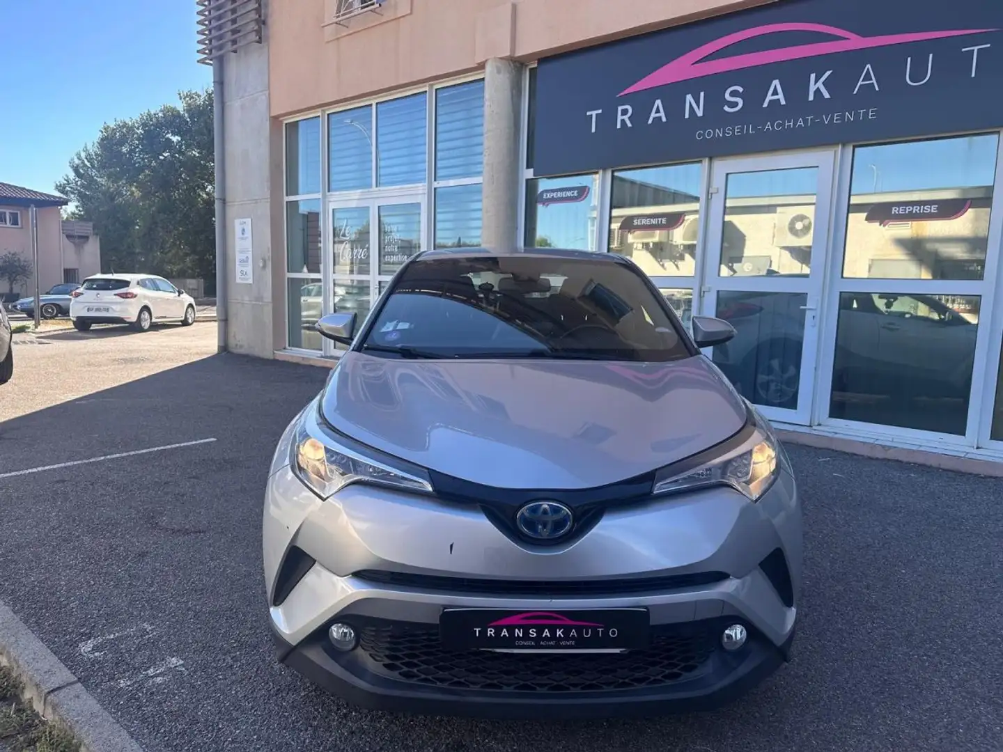 Toyota C-HR HYBRIDE 122h Dynamic Grijs - 2