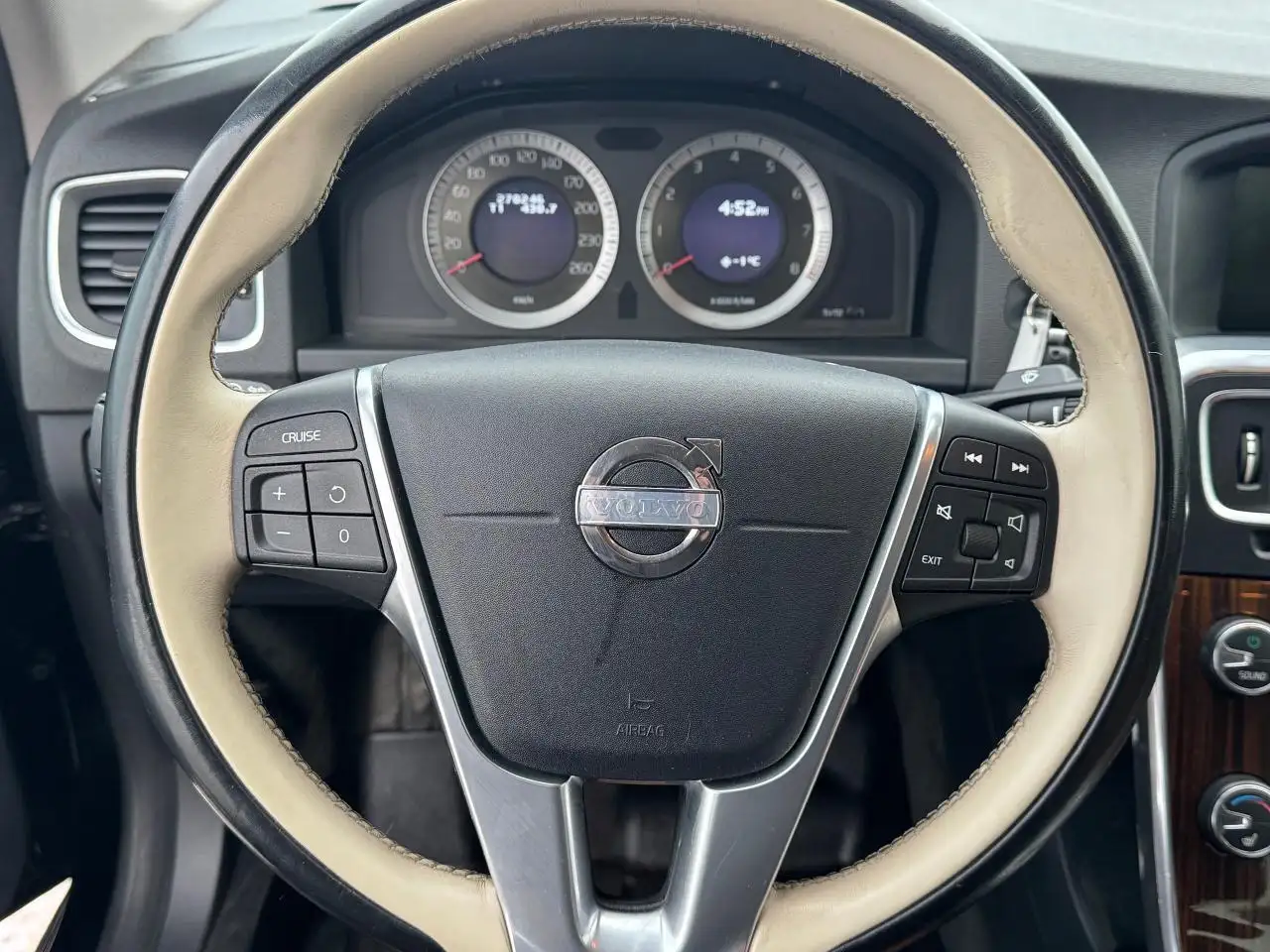 Volvo S60 снимка Volvo S60