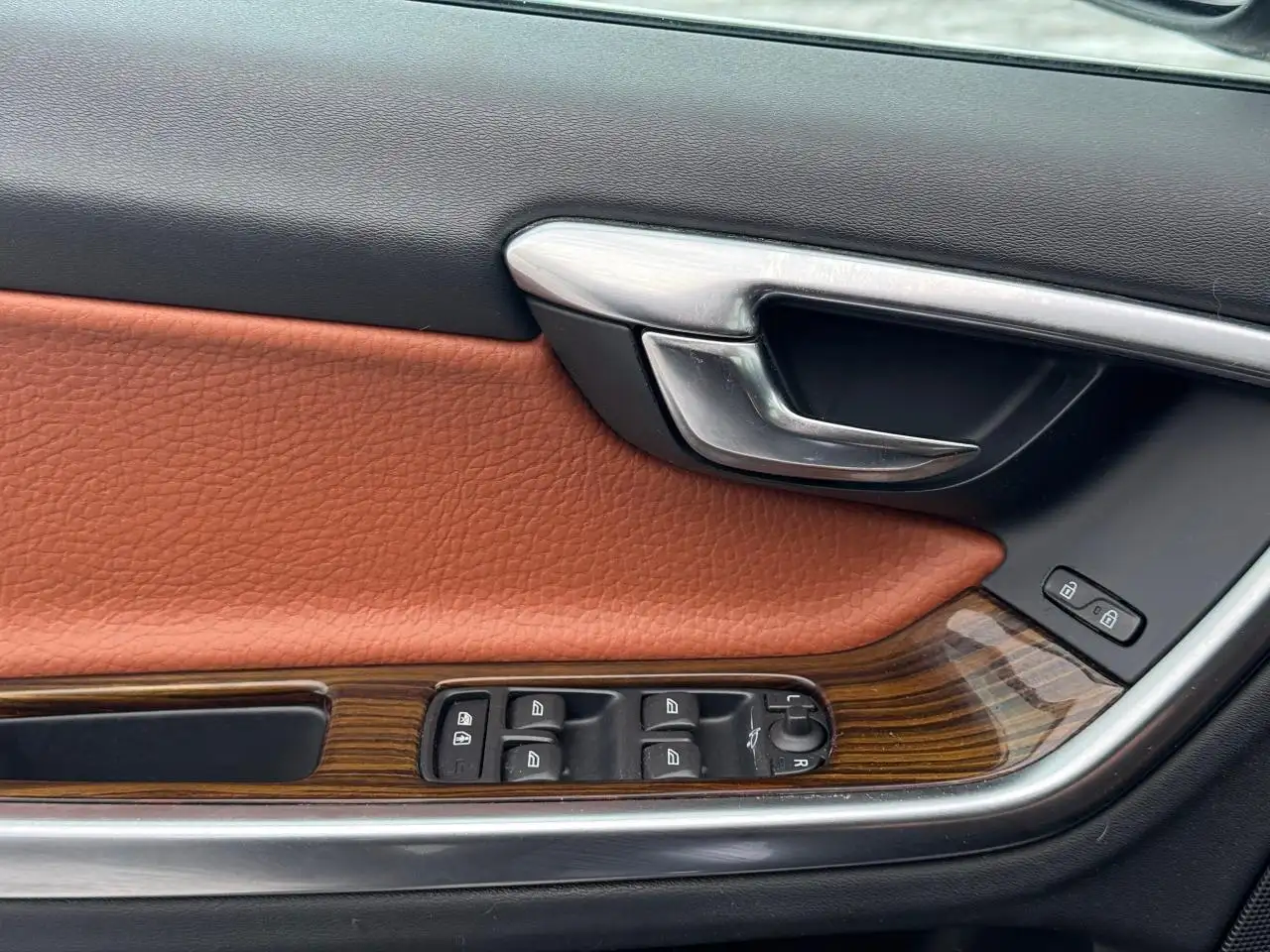 Volvo S60 снимка Volvo S60