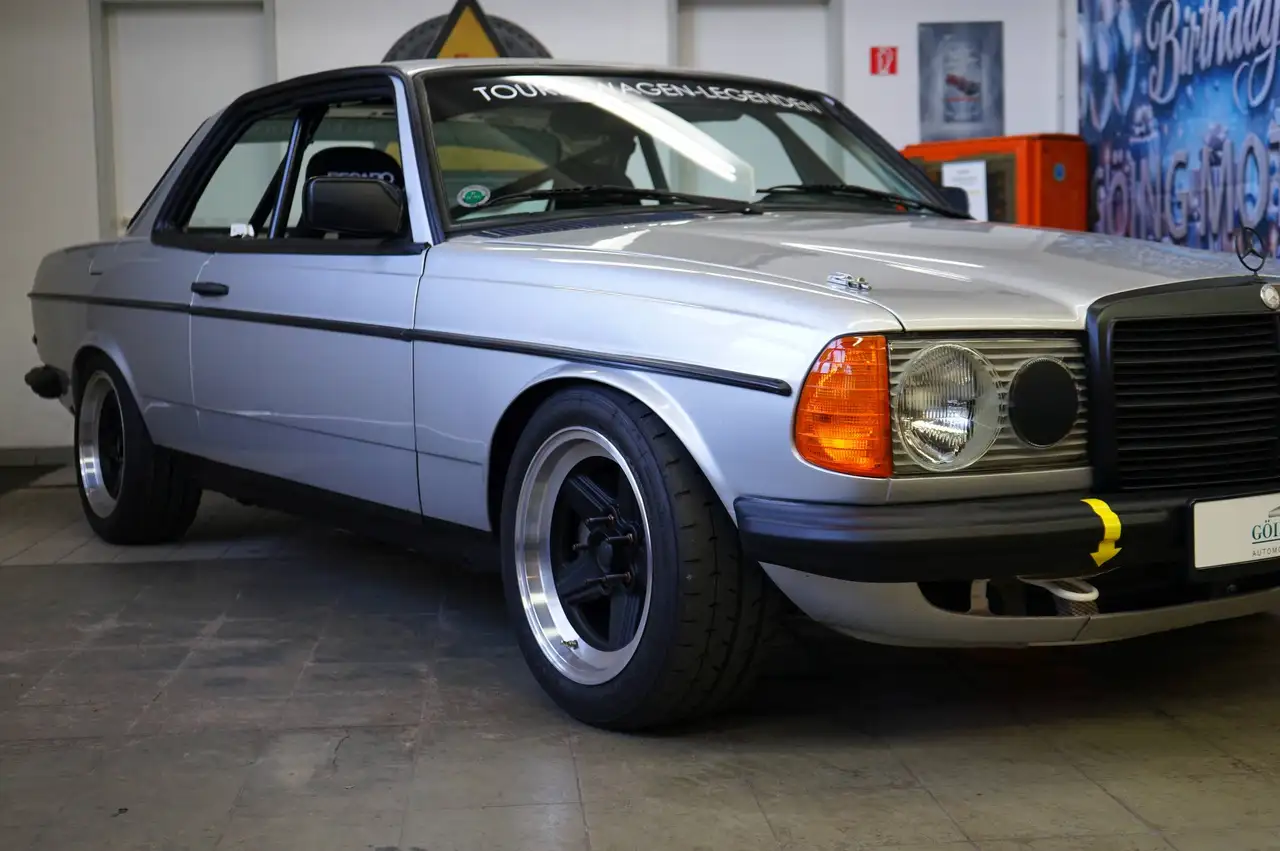 Mercedes-Benz E 280 C123 280CE AMG / Väth Rennwagen Neuaufbau auf Rohkarosse mit H-Kennzeichen, foto 3