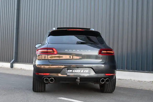 Porsche Macan view 8