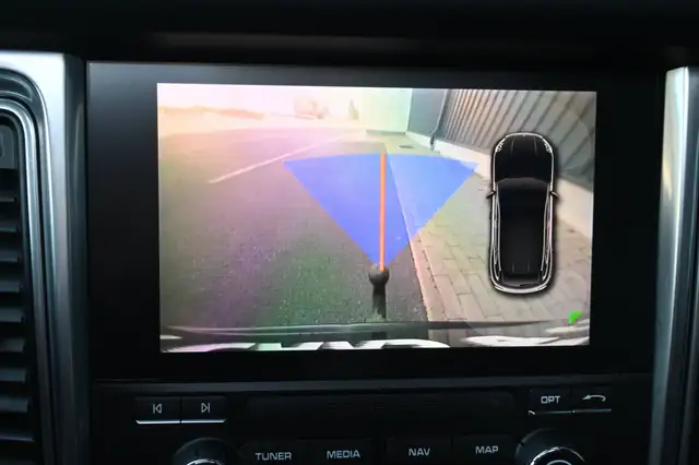 Porsche Macan view 14