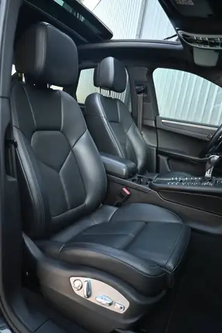 Porsche Macan view 11