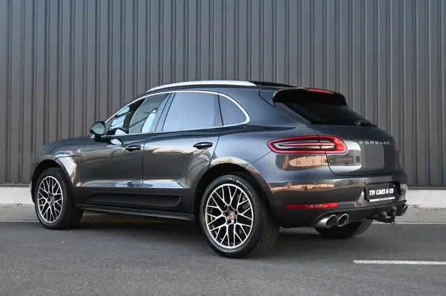 Porsche Macan view 4