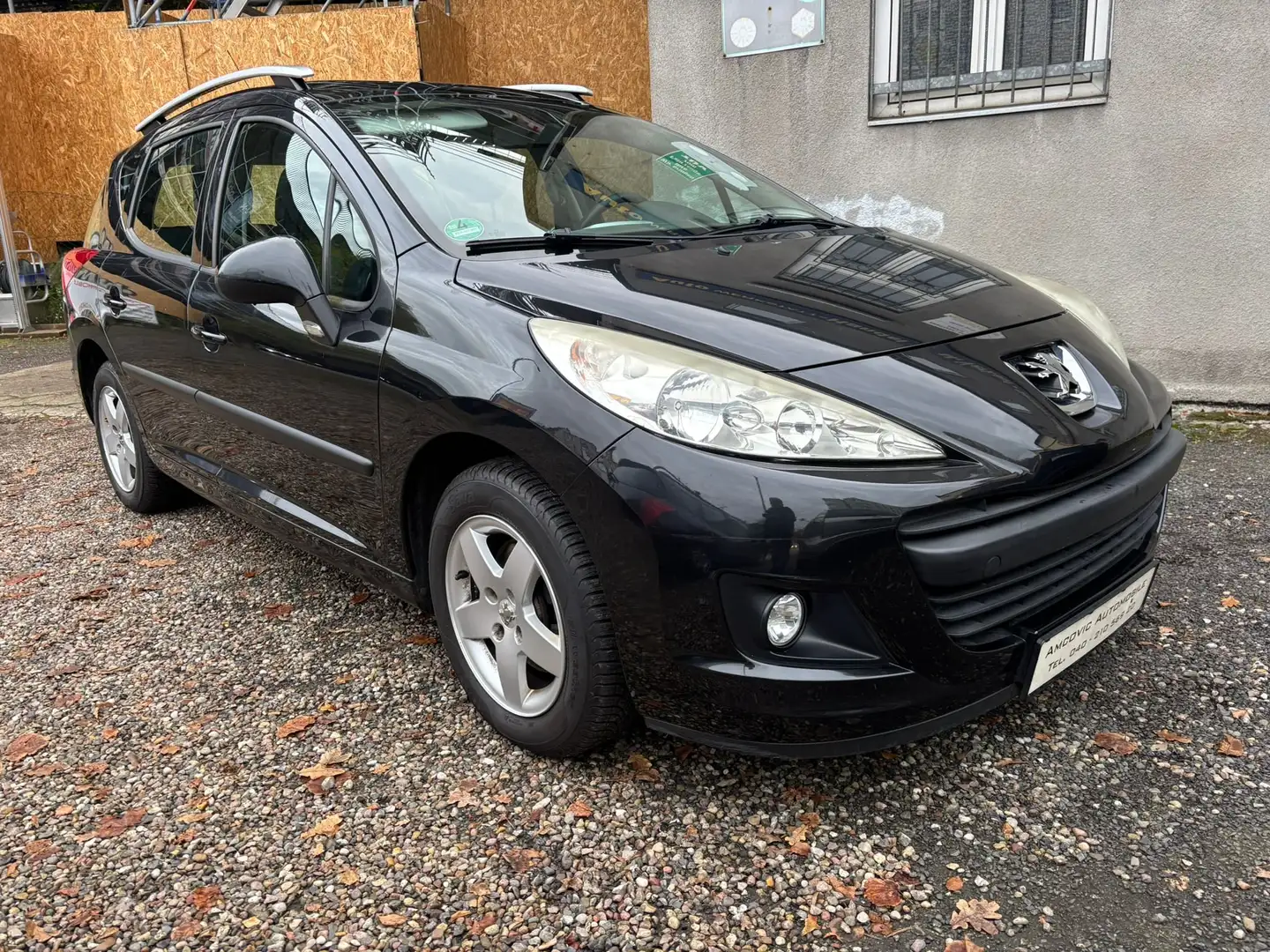Peugeot 207 207 1.4 VTi Urban Move Schwarz - 1