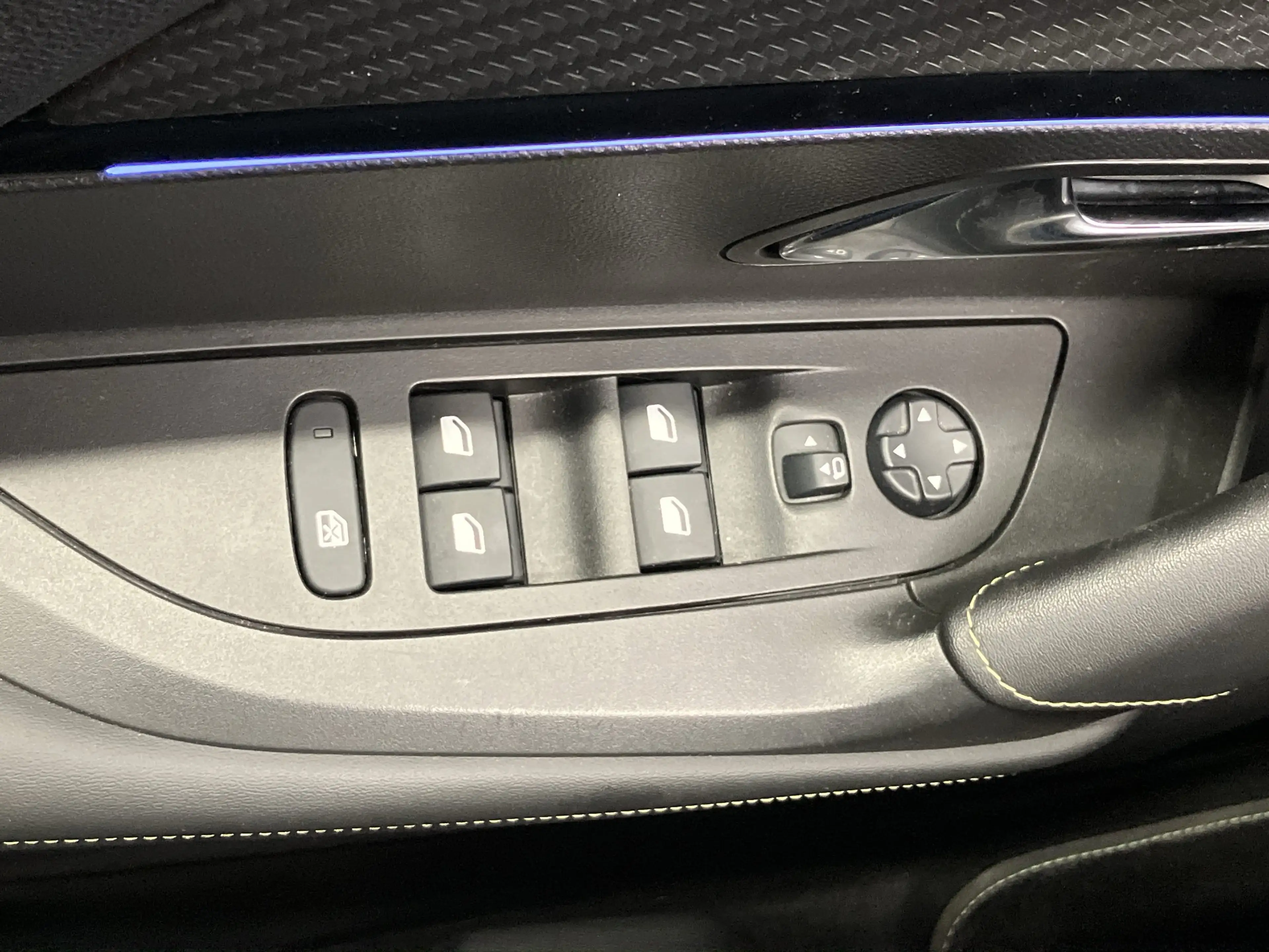 Peugeot e-2008 Elektro 136 GT LED+Navi+Kamera+LM17 — photo 14