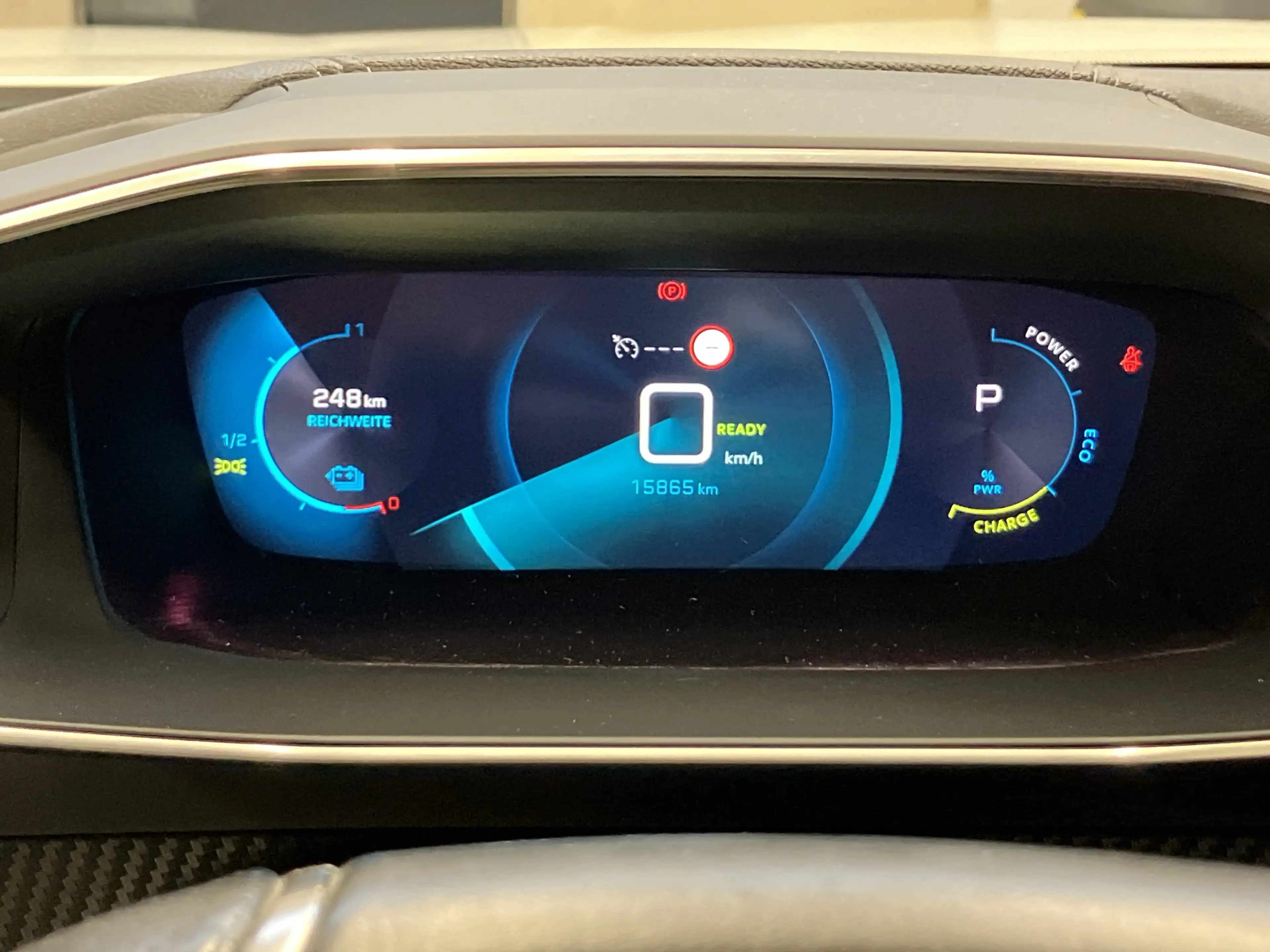 Peugeot e-2008 Elektro 136 GT LED+Navi+Kamera+LM17 — photo 10