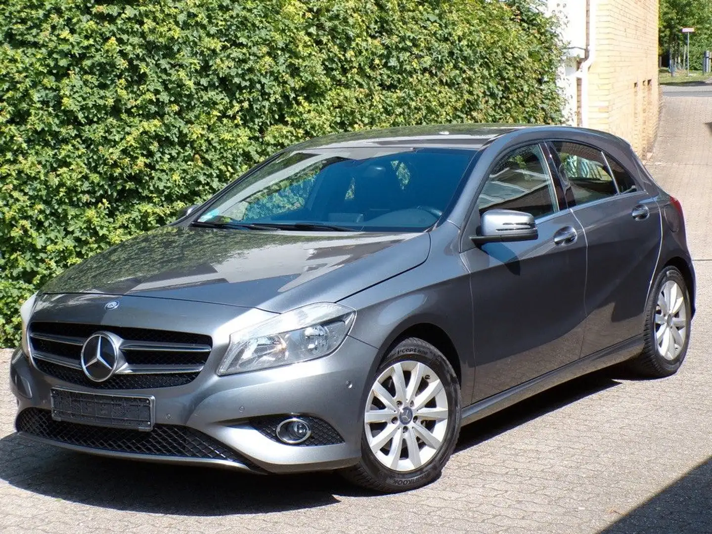 Mercedes-Benz A 180 BlueEfficiency/Navi/Leder/PDC/Multi./SHZ Grijs - 1