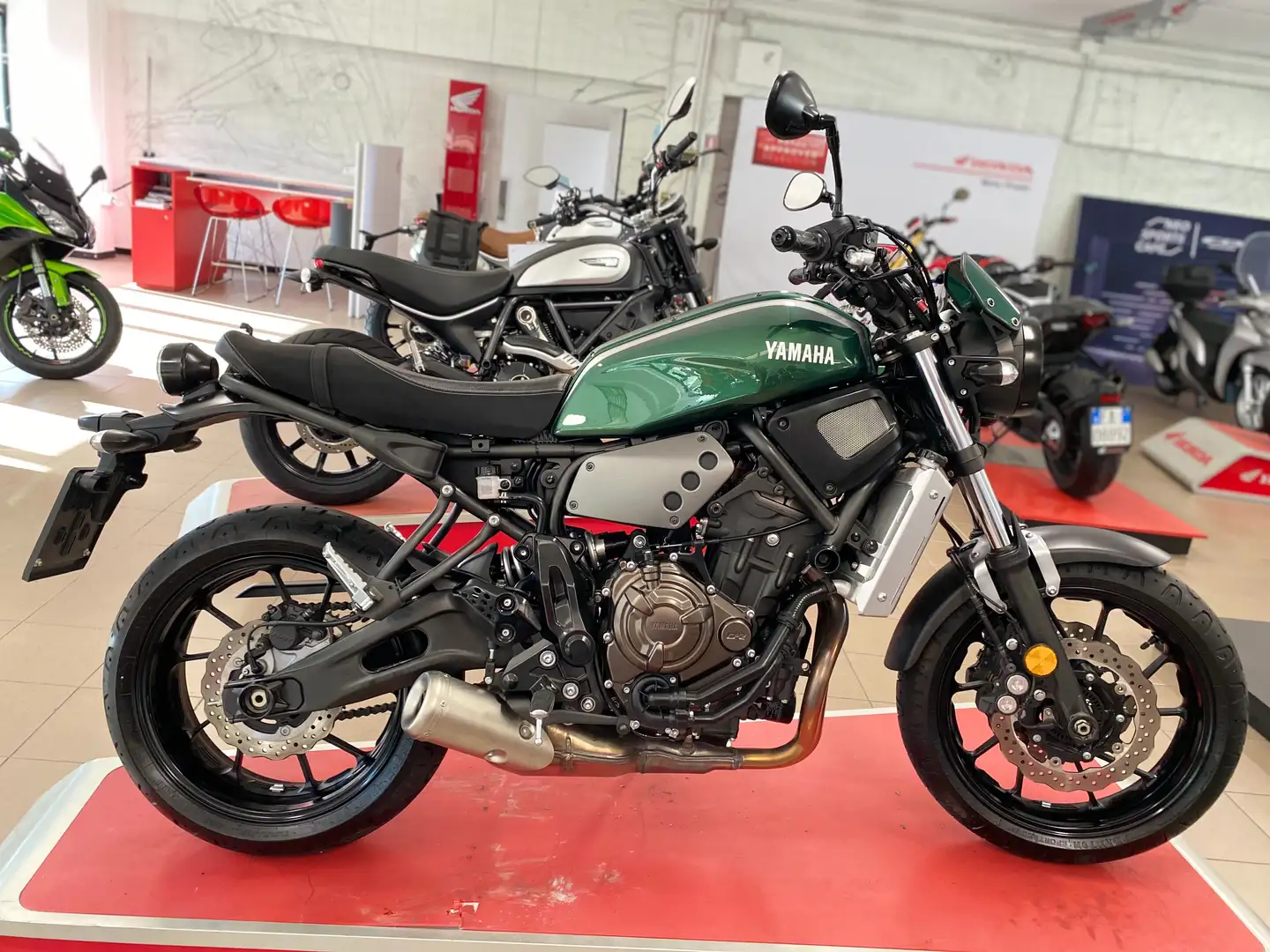 Yamaha XSR 700 Verde - 1