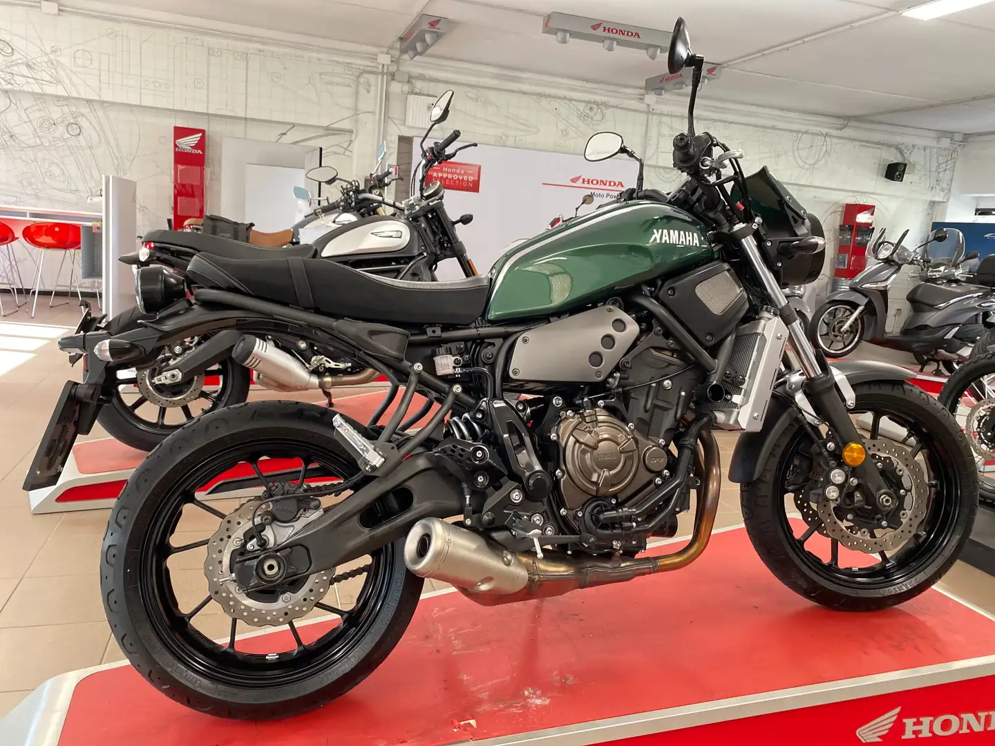 Yamaha XSR 700 Verde - 2