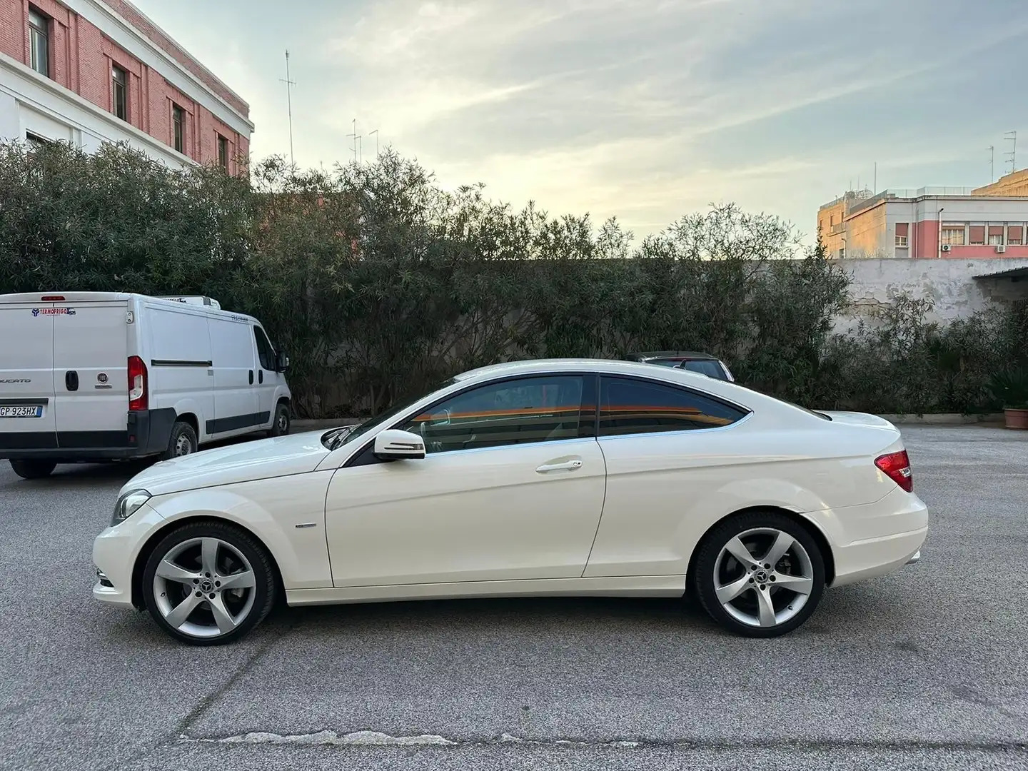 Mercedes-Benz C 220 Coupe cdi (be) Avantgarde Bianco - 1