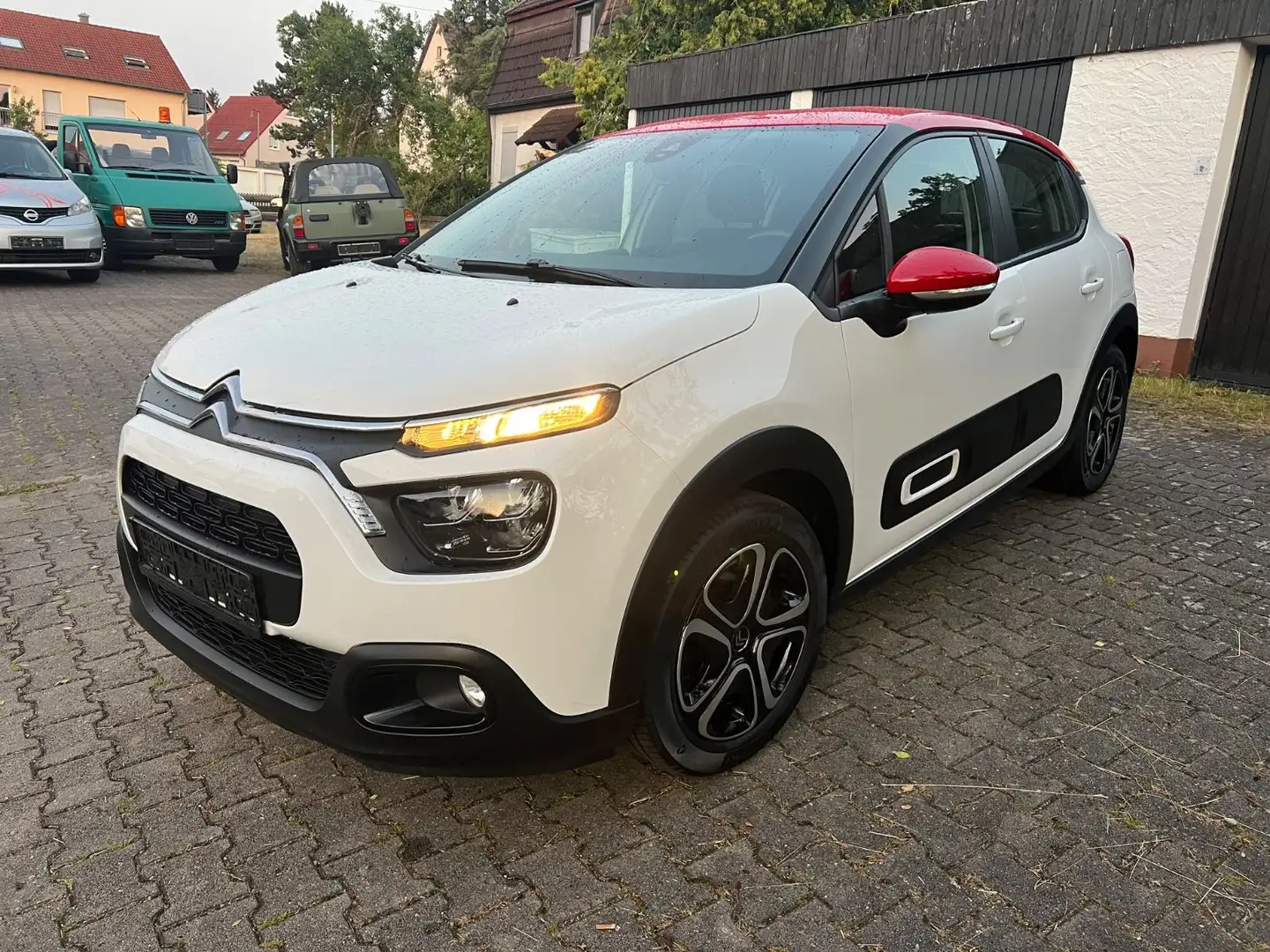 Citroen C3 1.2 PureTech*LED*Navi*Klimaaut.*LaneAssist Weiß - 1