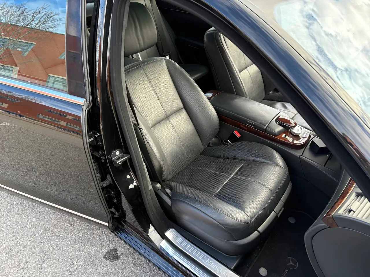 Mercedes-Benz S-Class снимка Mercedes-Benz S-Class
