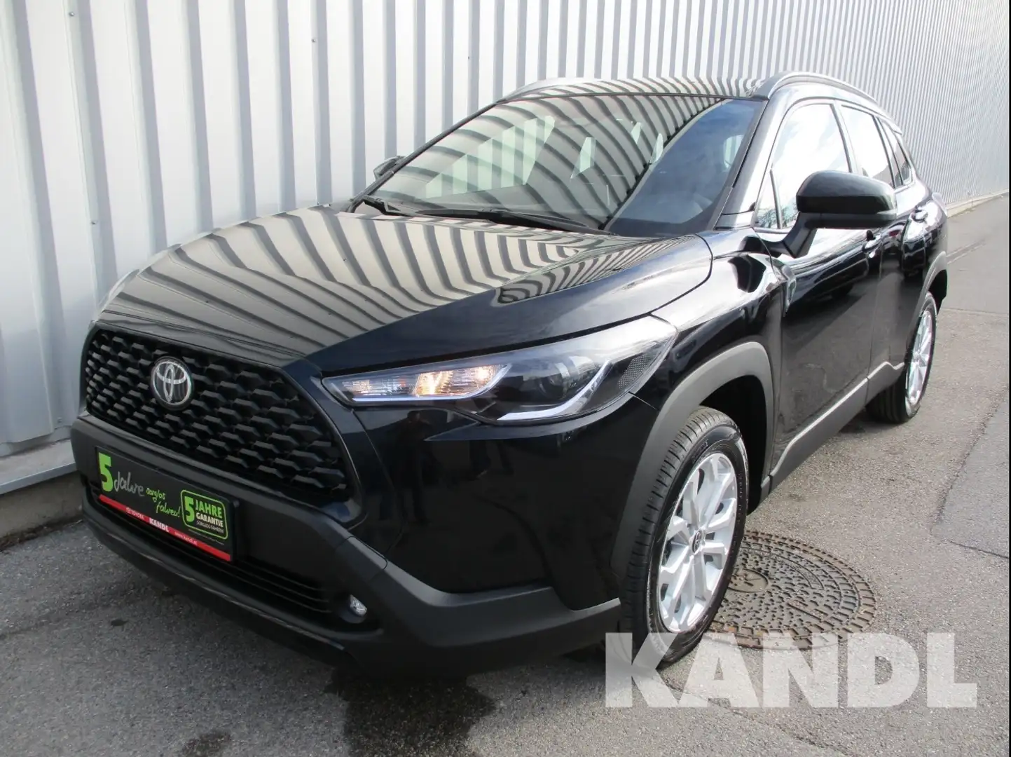 Toyota Corolla Cross 1.8 Hybrid Active 2WD Zwart - 1