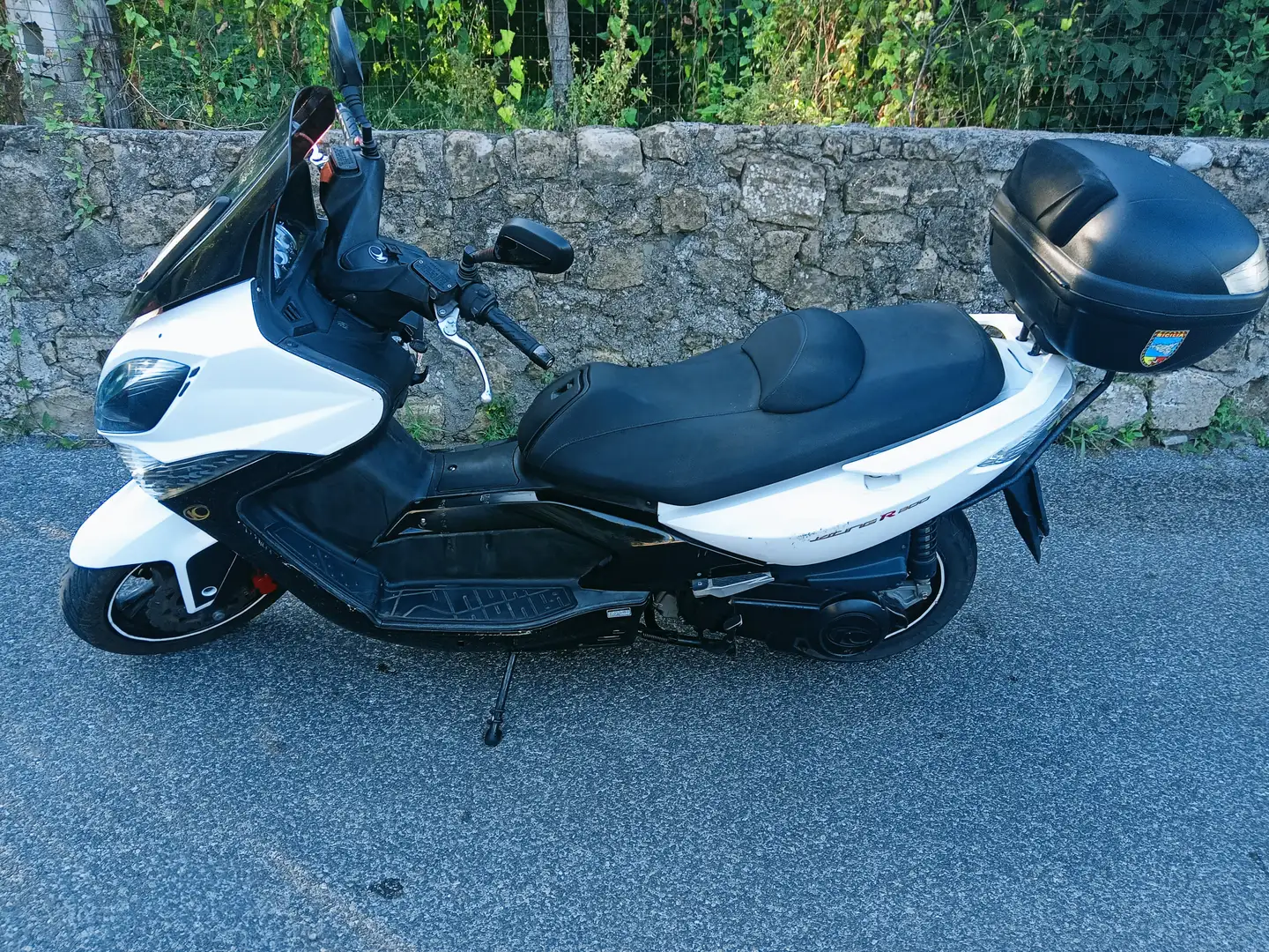 Kymco Xciting 300i bijela - 2