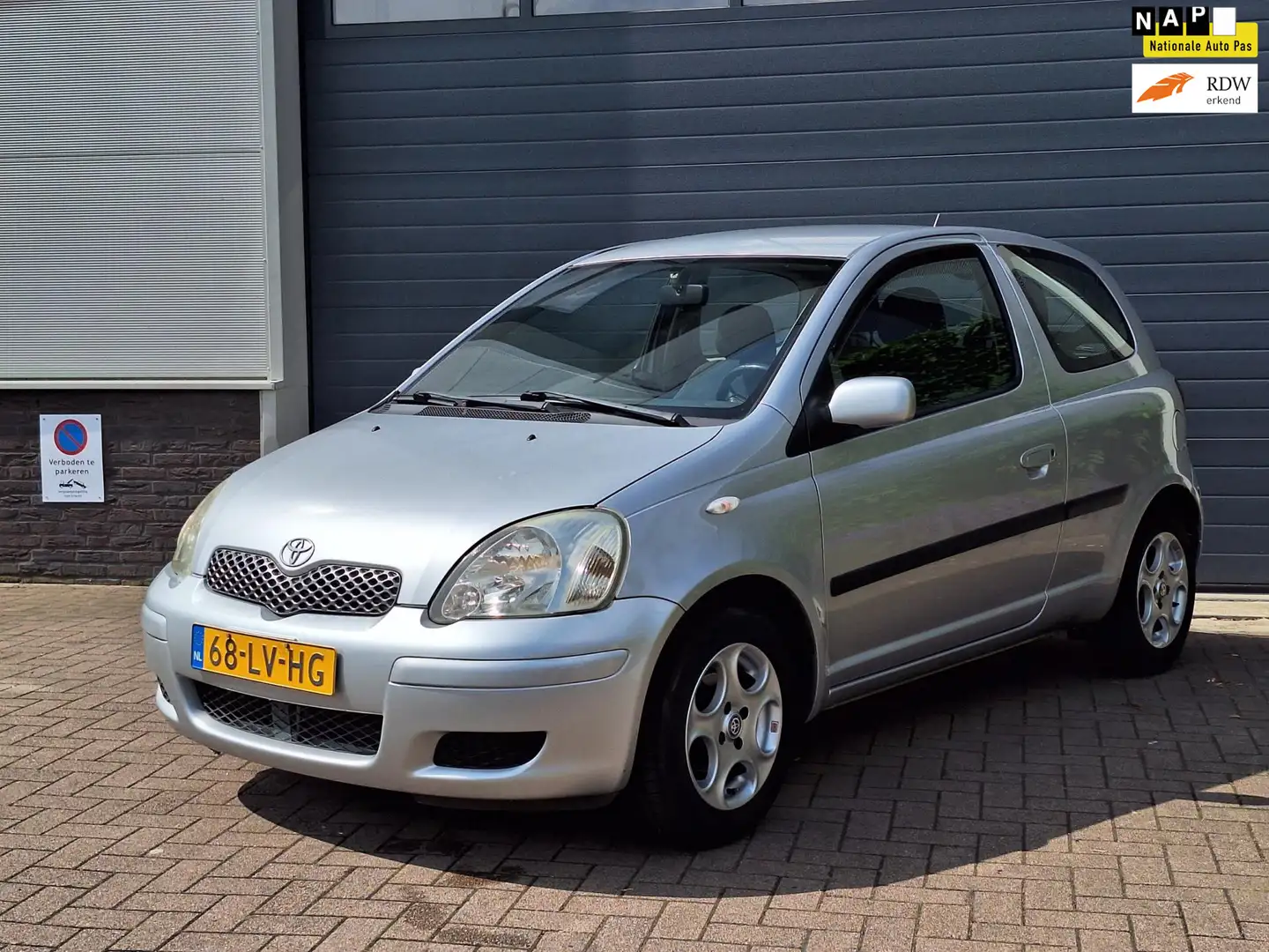 Toyota Yaris | 1.3 VVT-i Sol | Leuke kilometerstand | Grijs - 1
