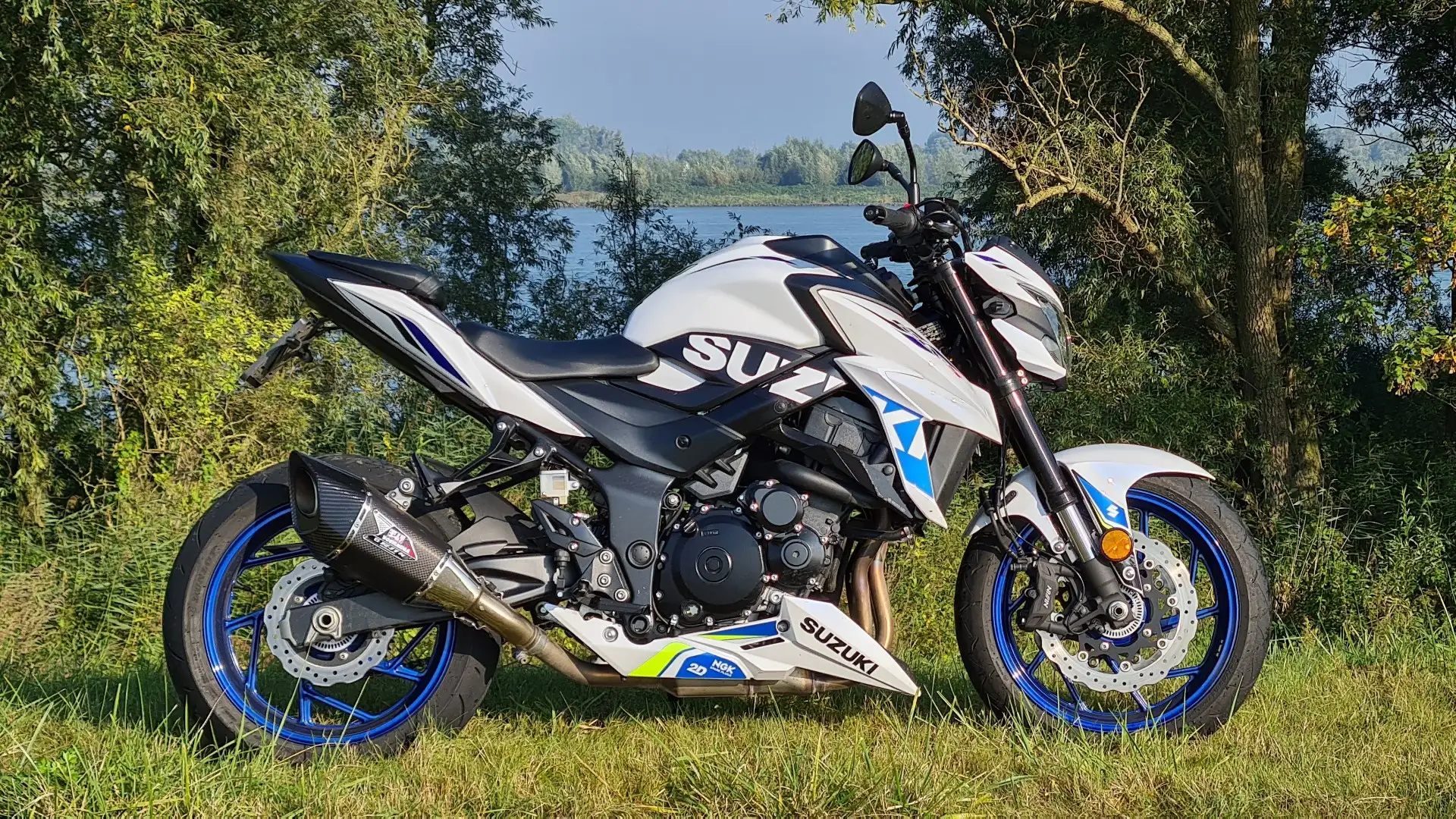 Suzuki GSX-S 750 A2 35kW Street Extreme Pack Alb - 1