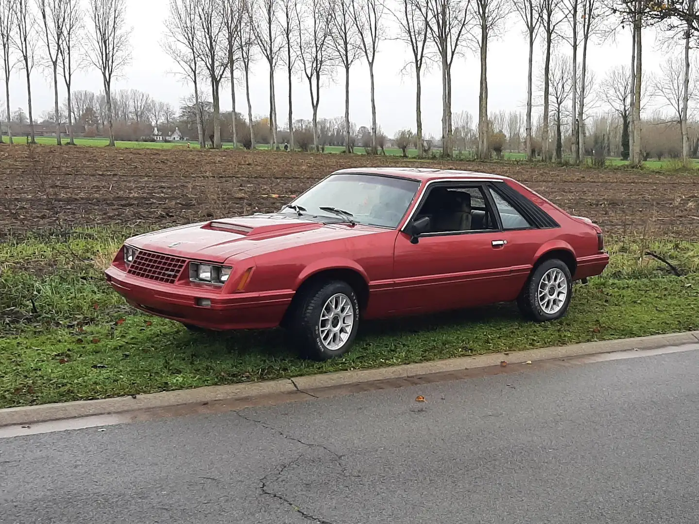 Oldtimer Ford Mustang Ghia 2.3 Červená - 1