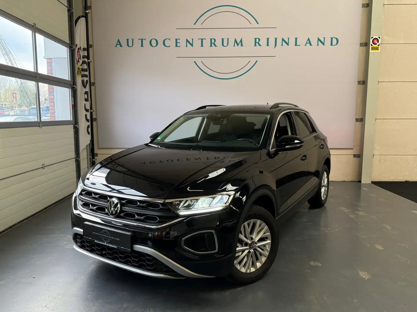 Volkswagen T-Roc 1.0 TSI Life Edition 1 JAAR BOVAG GARANTIE Zwart - 1