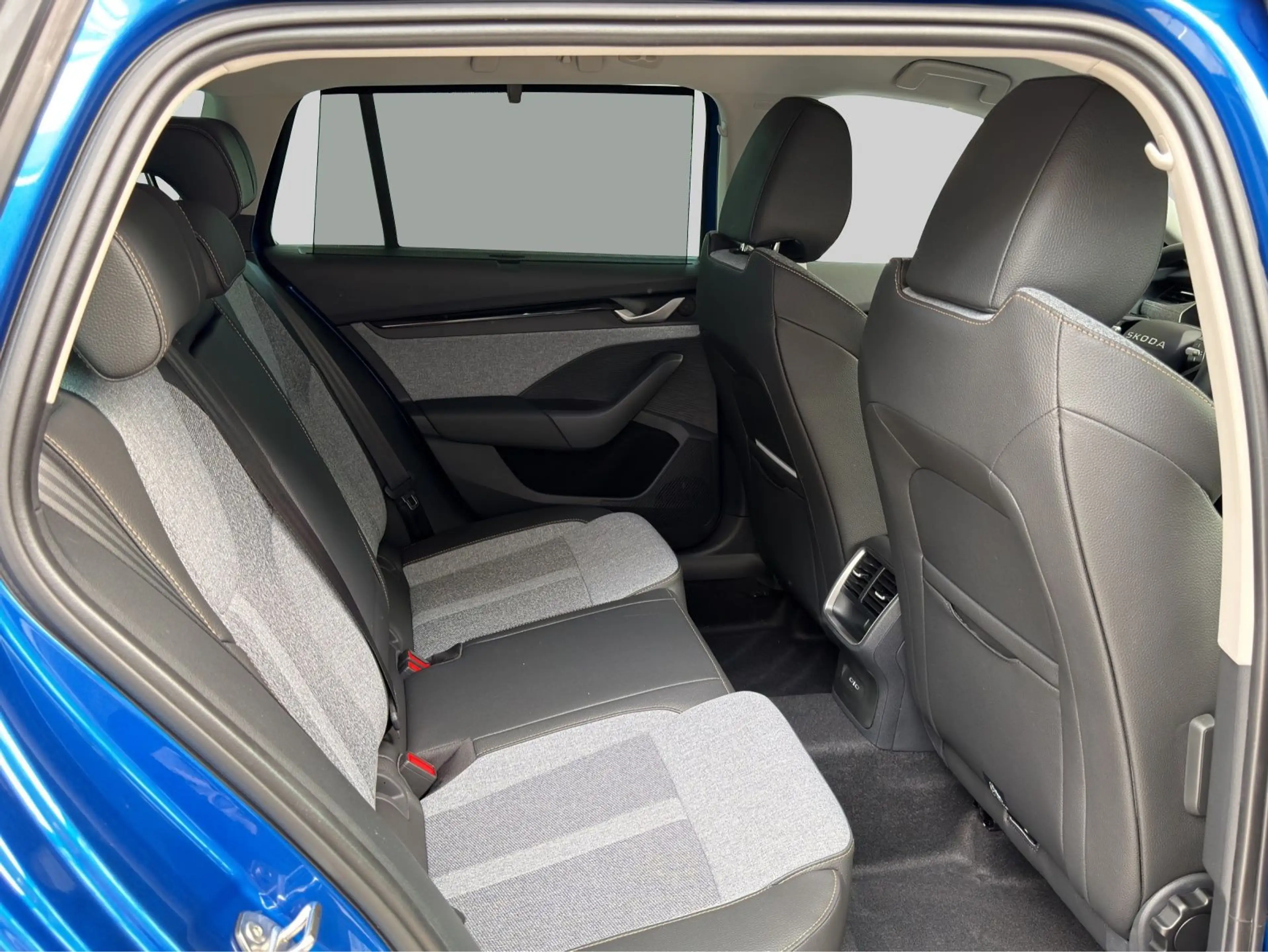Skoda Octavia Combi 1.5 TSI DSG SELECTION KAMERA NAVI — photo 6