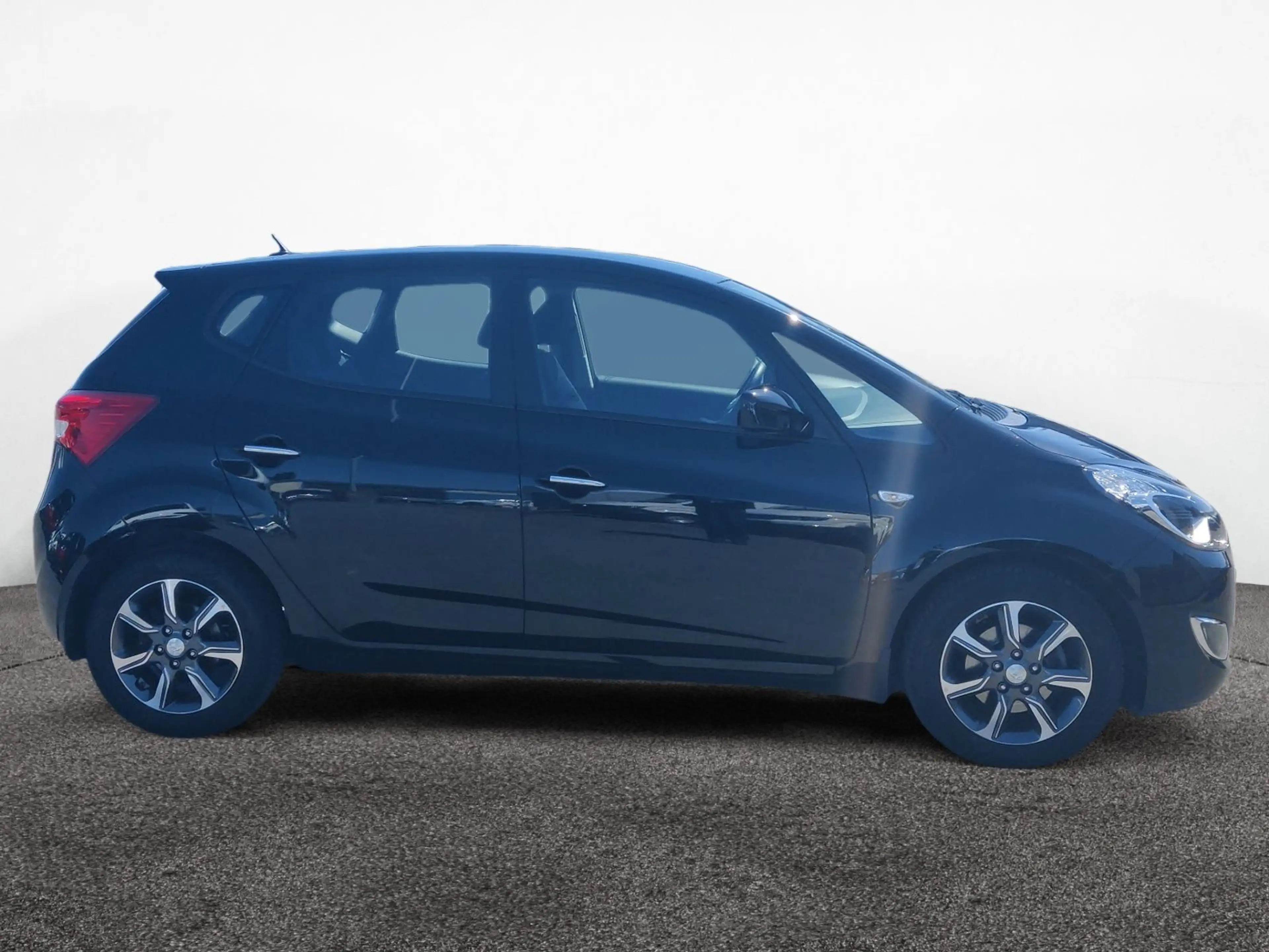 Hyundai iX20 1.6 Klima Isofix — photo 12