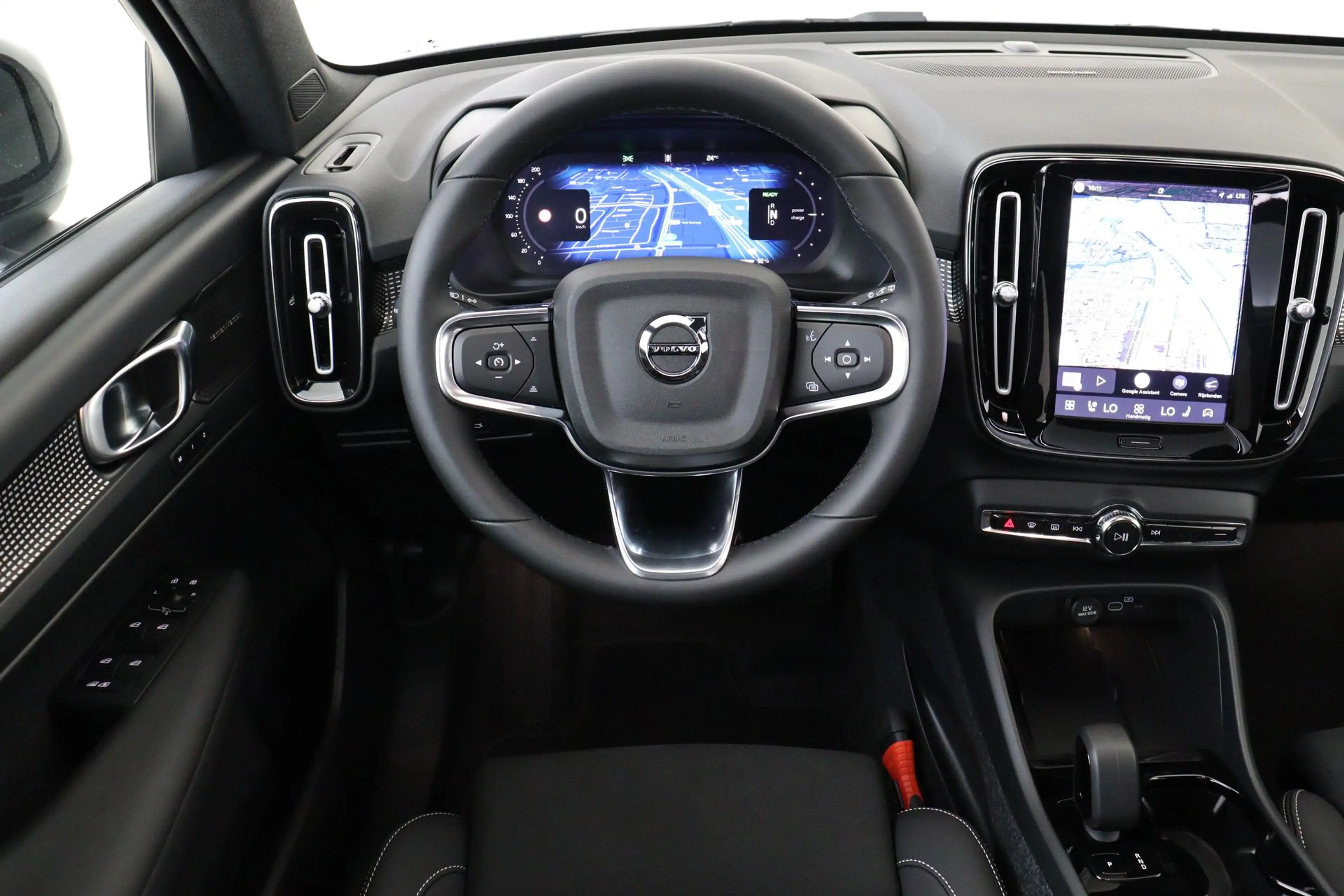 Volvo EX40 SINGLE MOTOR EXTENDED RANGE ULTRA BLACK EDITION EU — photo 2