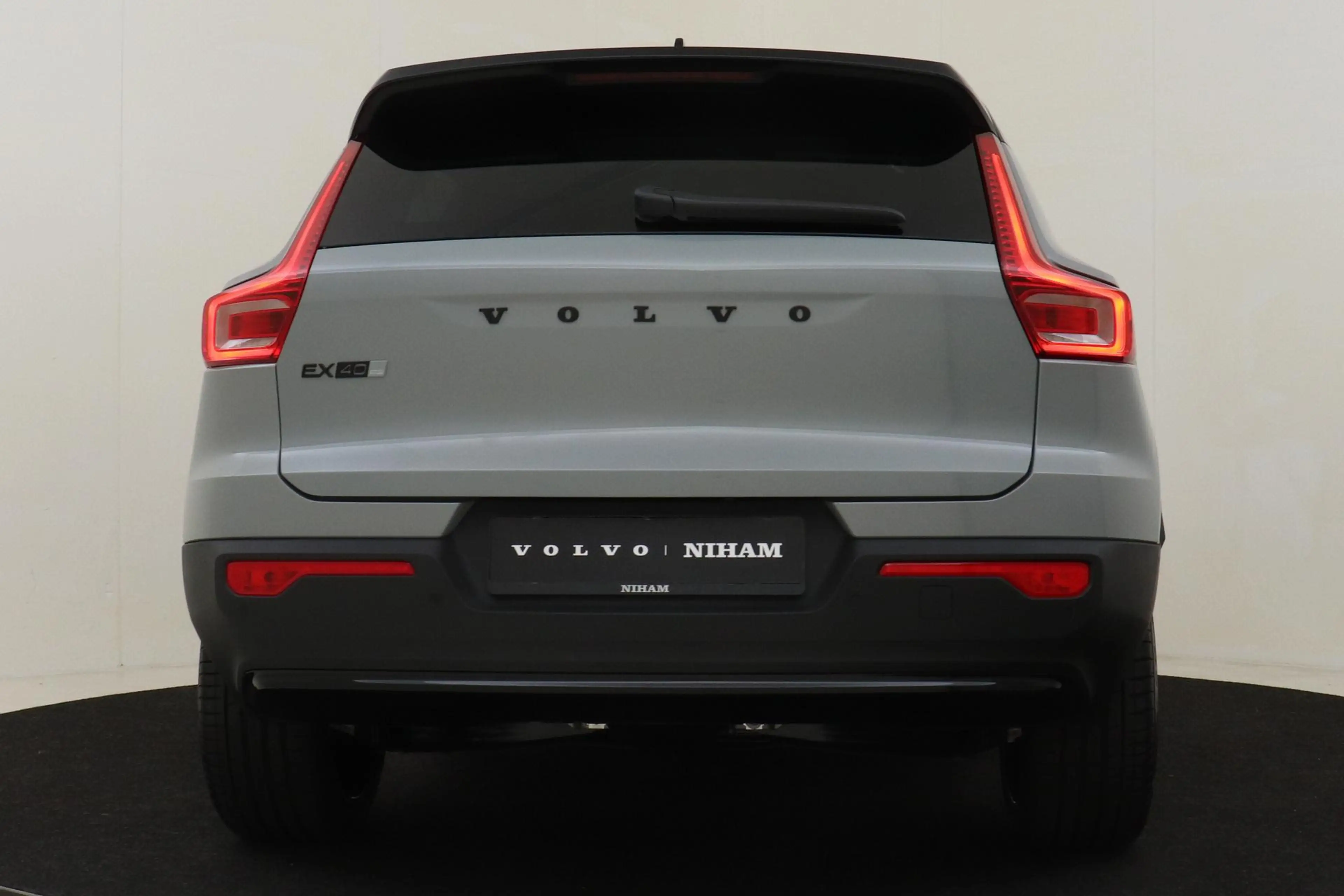 Volvo EX40 SINGLE MOTOR EXTENDED RANGE ULTRA BLACK EDITION EU — photo 15