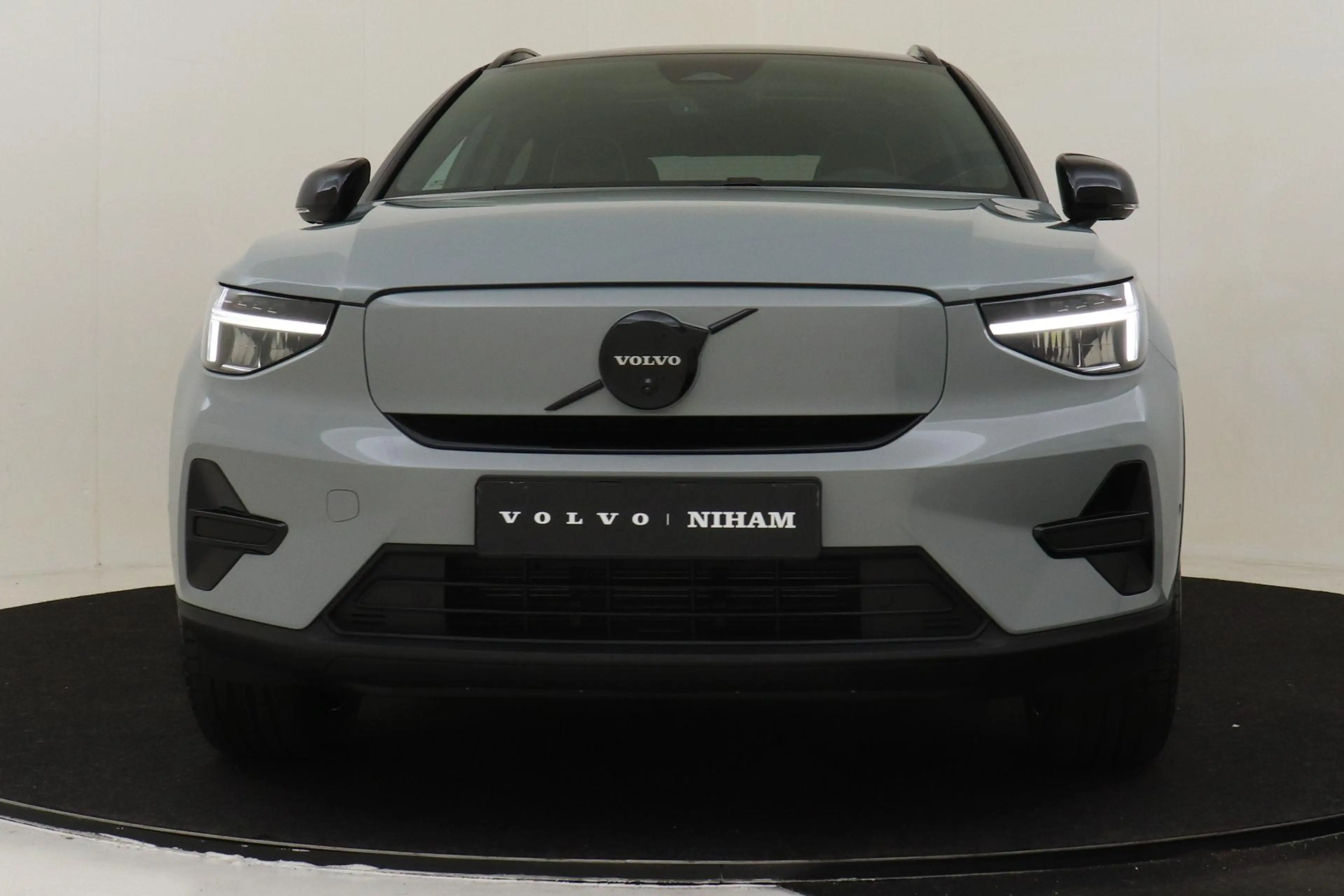 Volvo EX40 SINGLE MOTOR EXTENDED RANGE ULTRA BLACK EDITION EU — photo 9