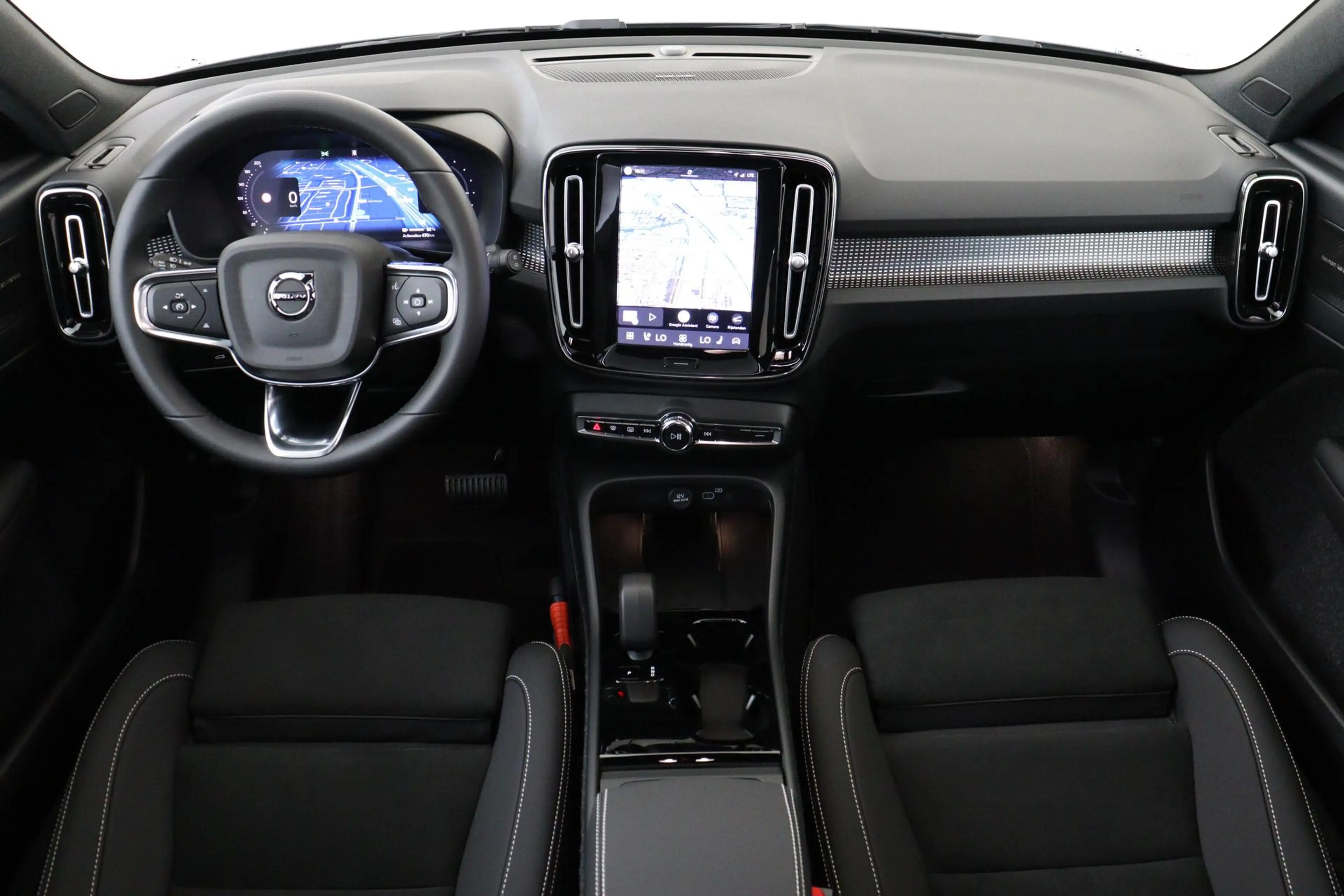 Volvo EX40 SINGLE MOTOR EXTENDED RANGE ULTRA BLACK EDITION EU — photo 4