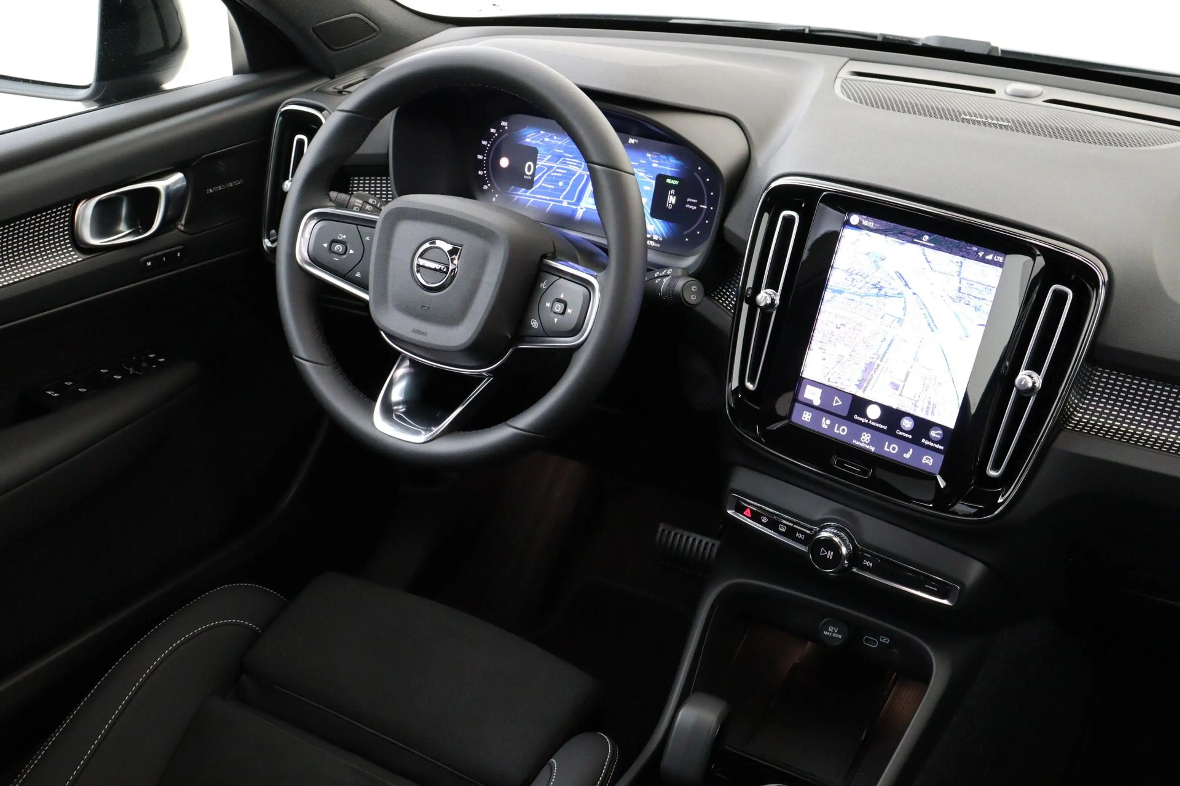 Volvo EX40 SINGLE MOTOR EXTENDED RANGE ULTRA BLACK EDITION EU — photo 6