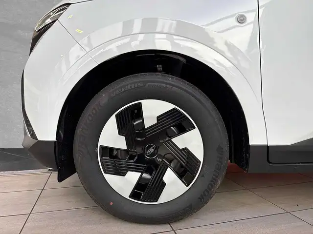 Ford E-Transit view 9
