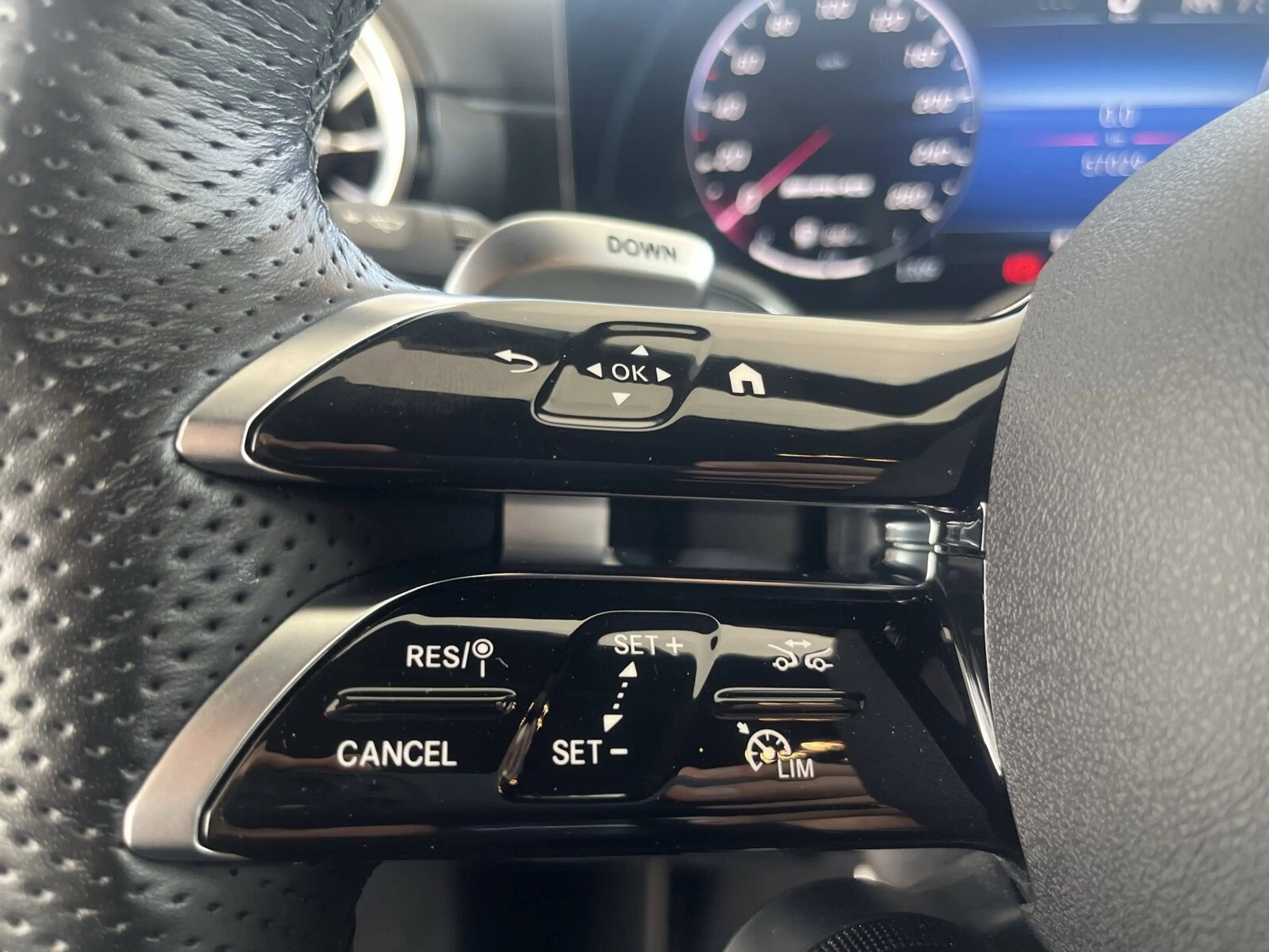 Mercedes-Benz A 35 AMG Mercedes-AMG A 35 4MATIC Kompaktlimousine Navi/BC — photo 13