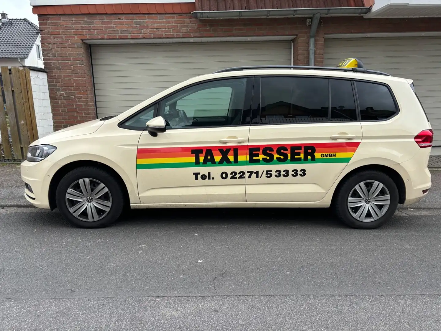 Volkswagen Touran Taxi ,Navi, 7 Sitze ,PDC  ,Scheckheft 1Ha Yellow - 2