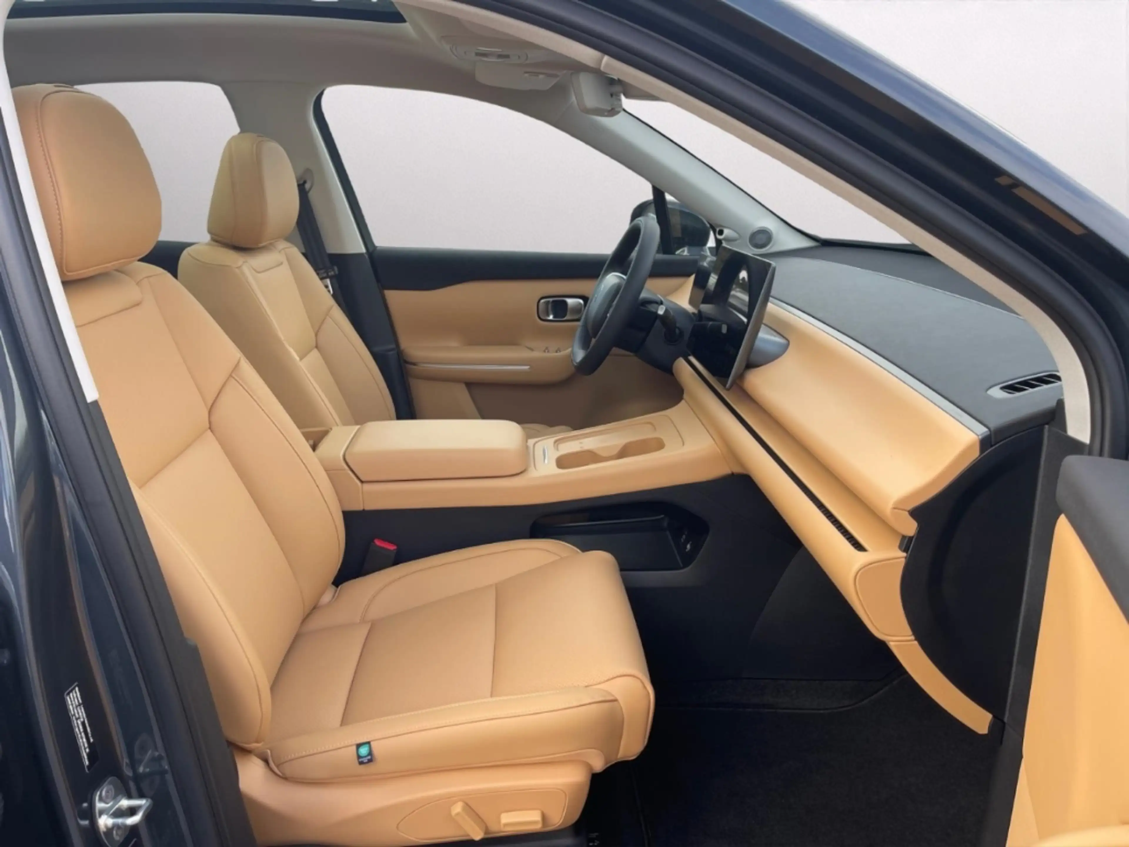 Leapmotor C10 REEV DESIGN, 215 PS, 950 km Reichweite, Vollaussta — photo 8