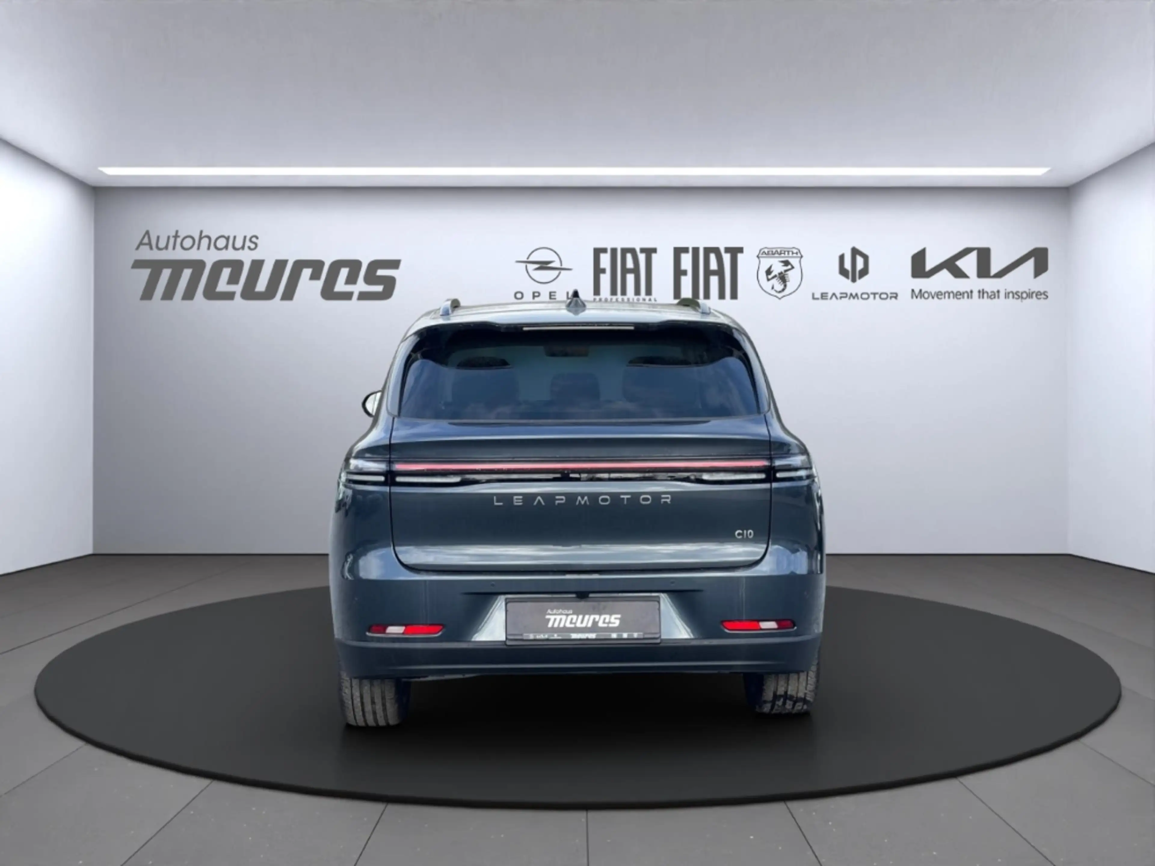 Leapmotor C10 REEV DESIGN, 215 PS, 950 km Reichweite, Vollaussta — photo 3