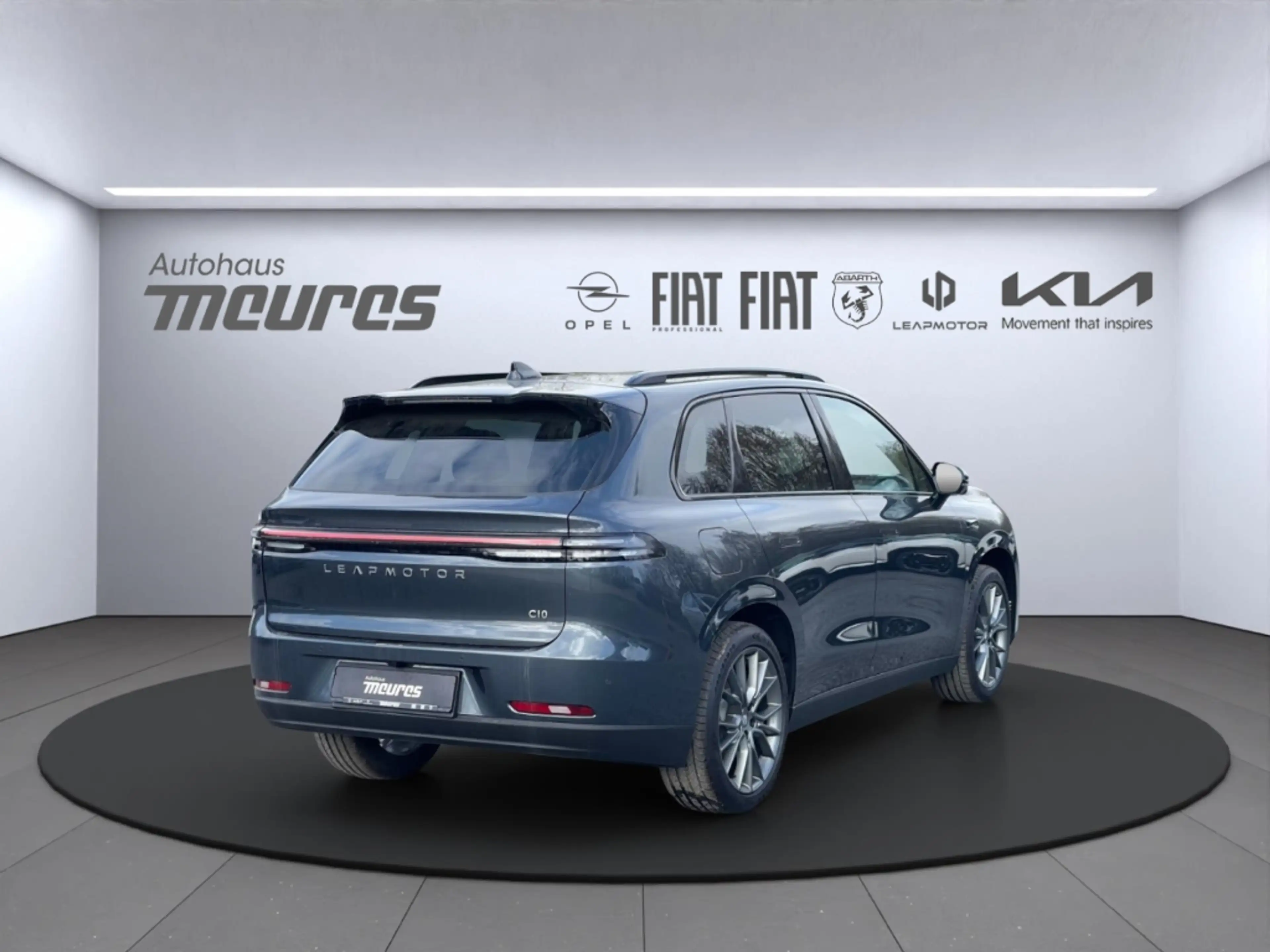 Leapmotor C10 REEV DESIGN, 215 PS, 950 km Reichweite, Vollaussta — photo 4