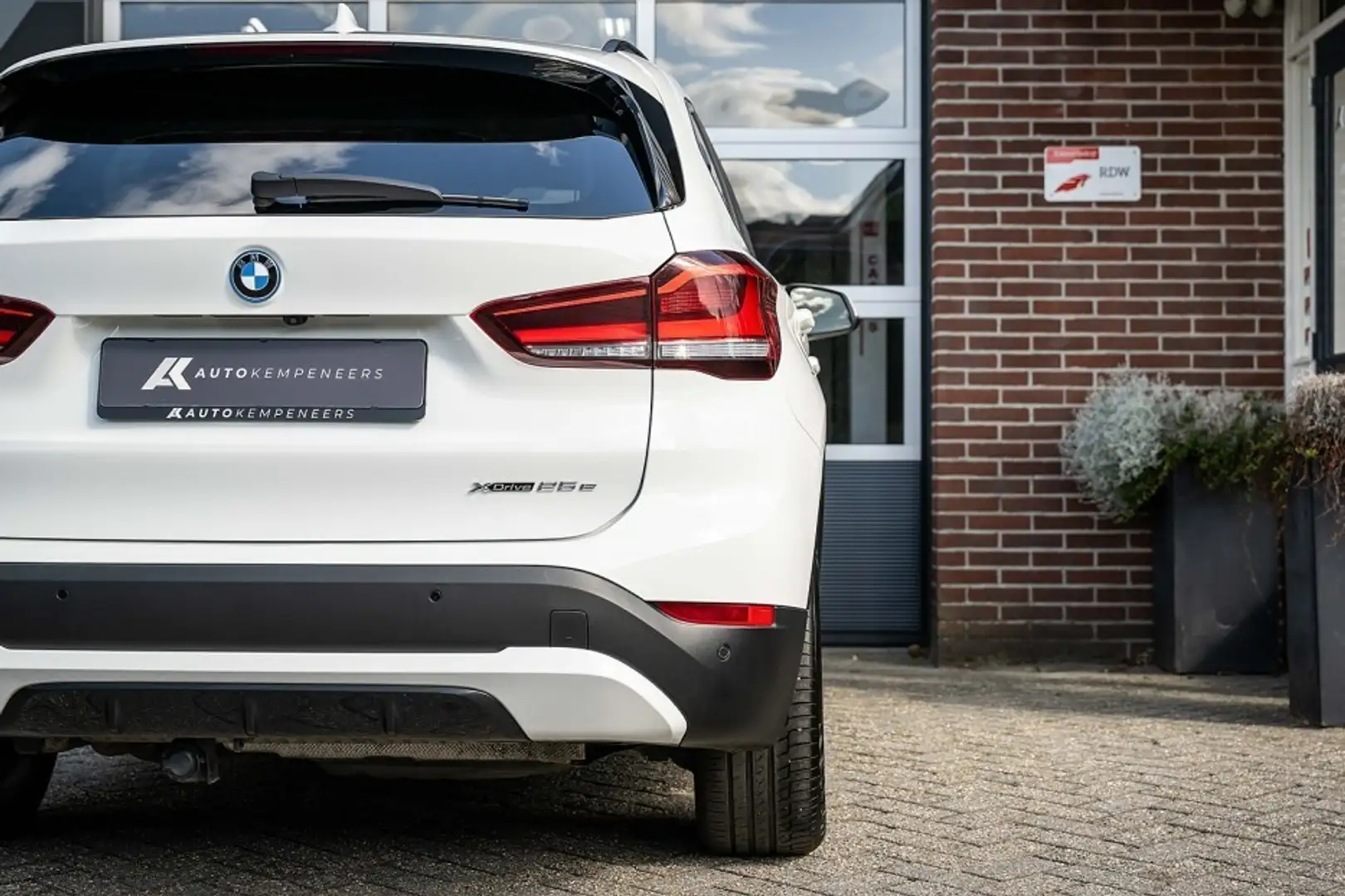BMW X1 25e xDrive | Sportline | Head-up | Hifi | Trekhaak Blanc - 2