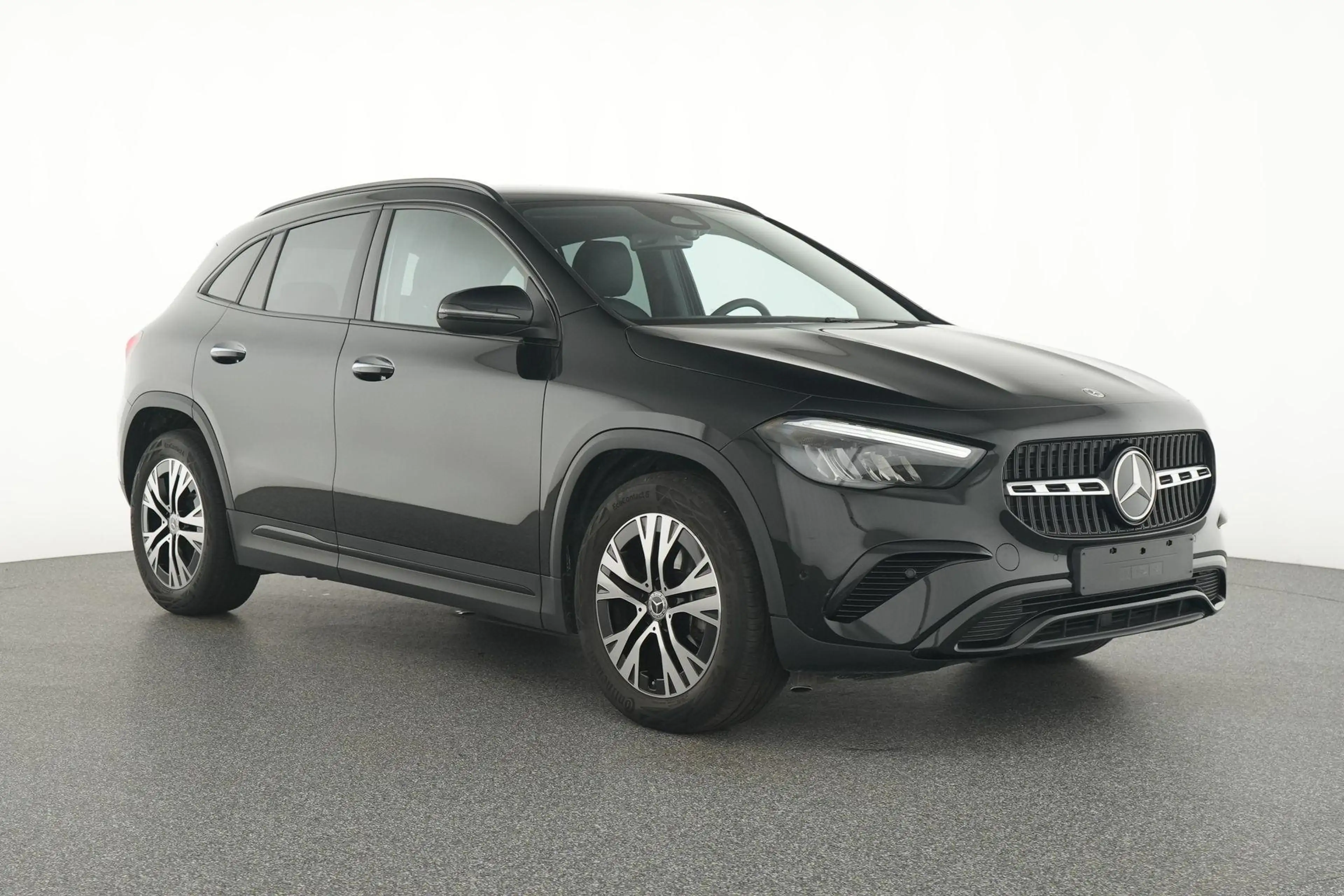 Mercedes-Benz GLA 180 d Luxury Line - Pack Night — photo 2