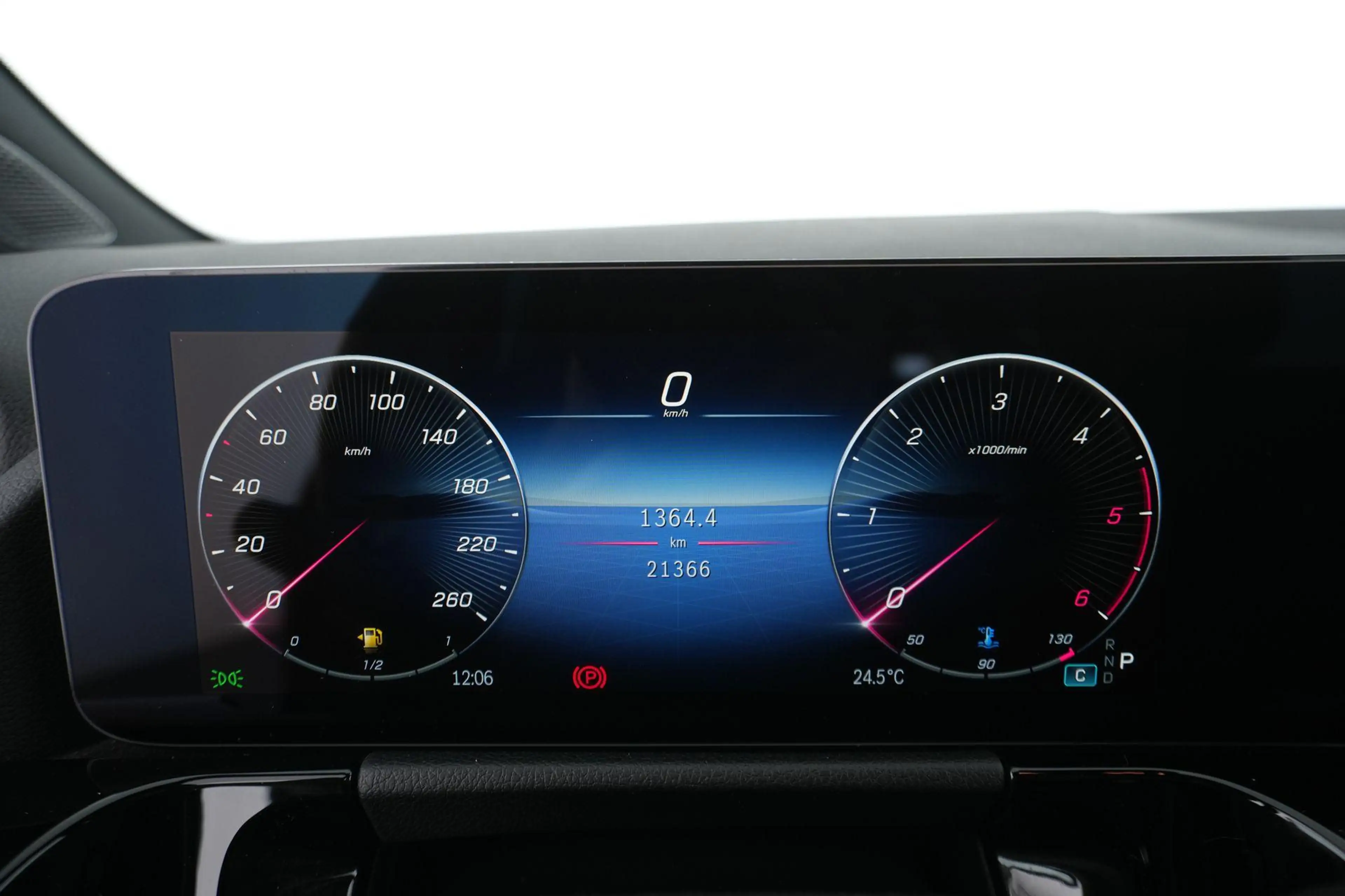 Mercedes-Benz GLA 180 d Luxury Line - Pack Night — photo 14