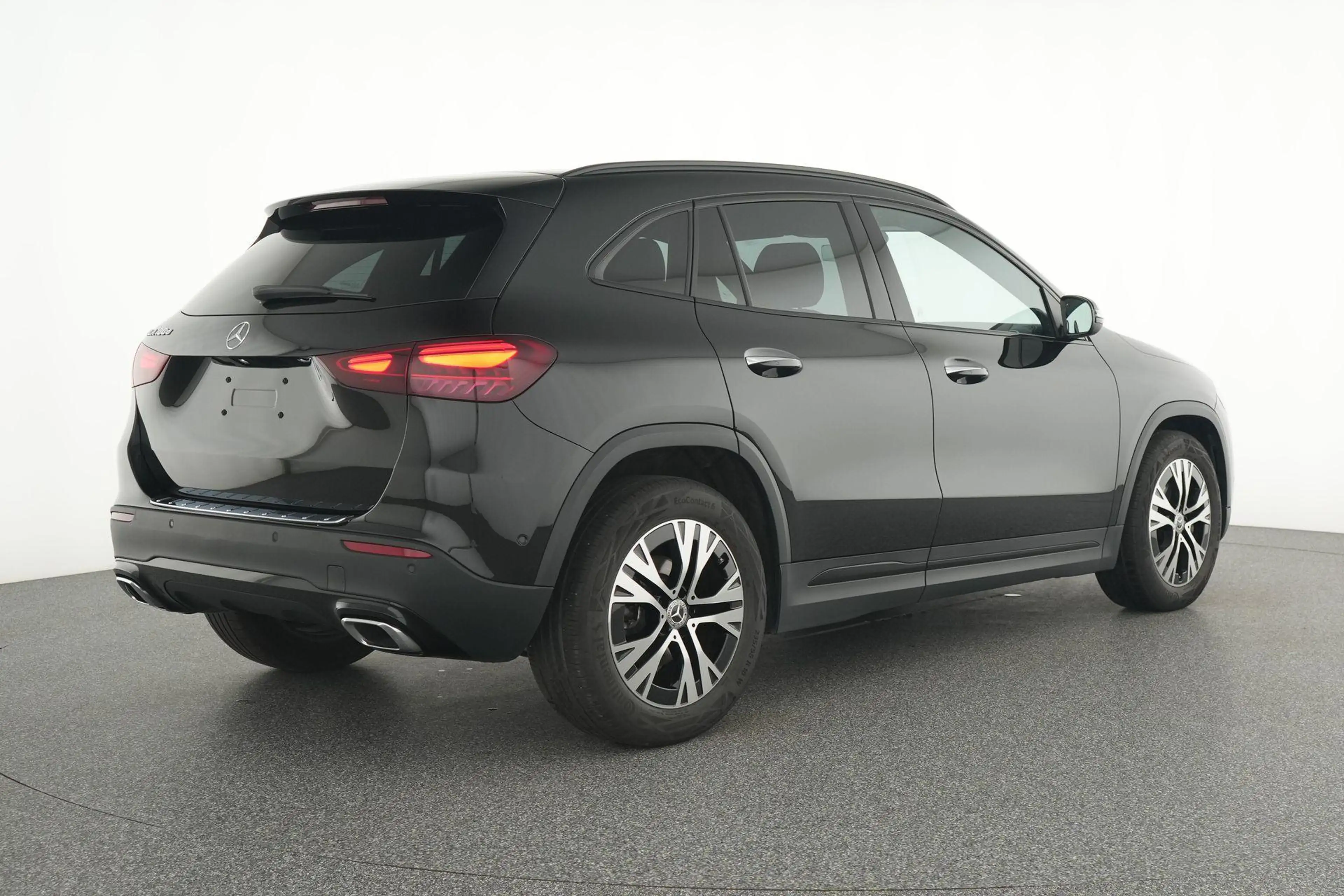 Mercedes-Benz GLA 180 d Luxury Line - Pack Night — photo 4