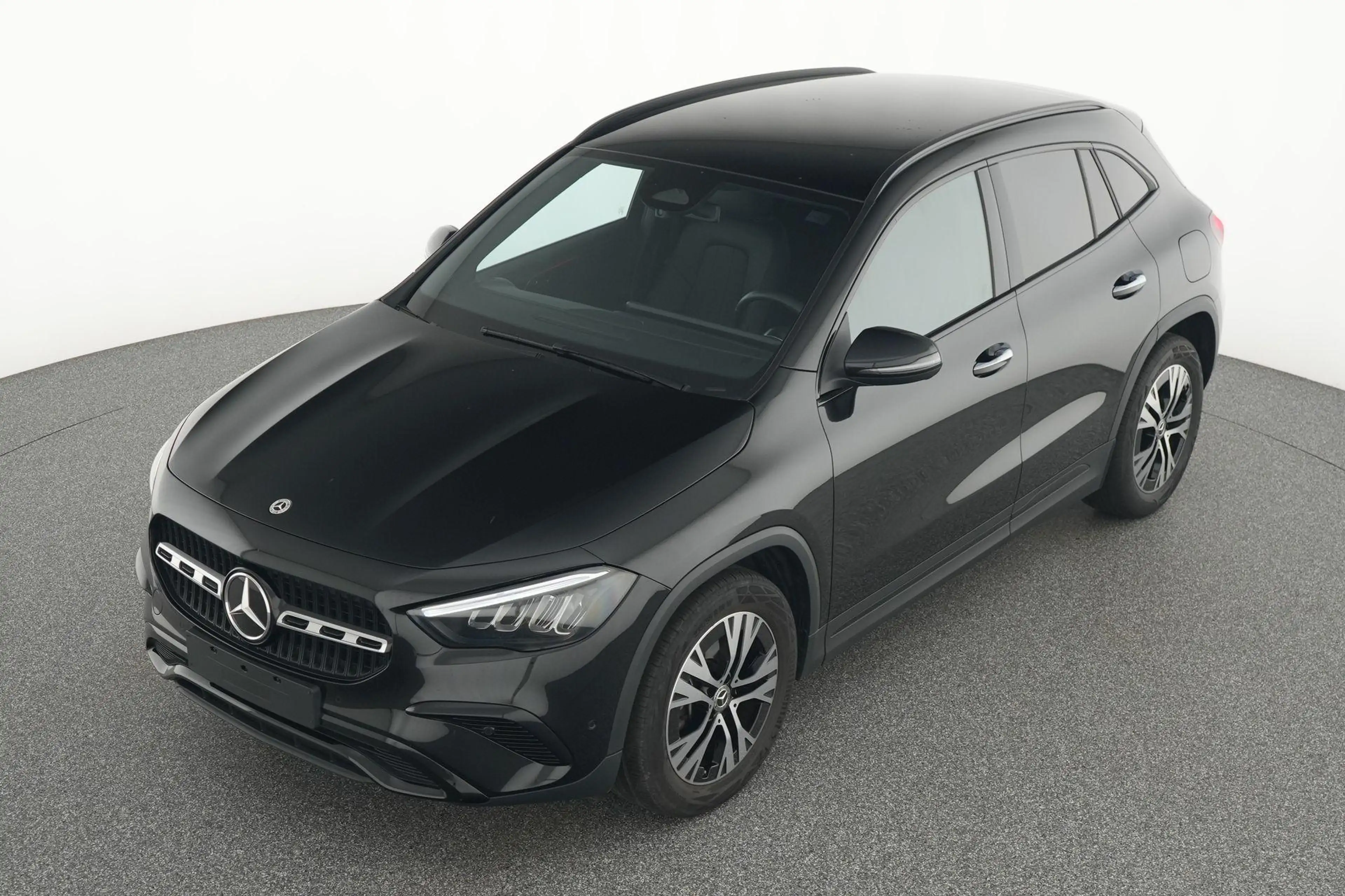 Mercedes-Benz GLA 180 d Luxury Line - Pack Night — photo 11