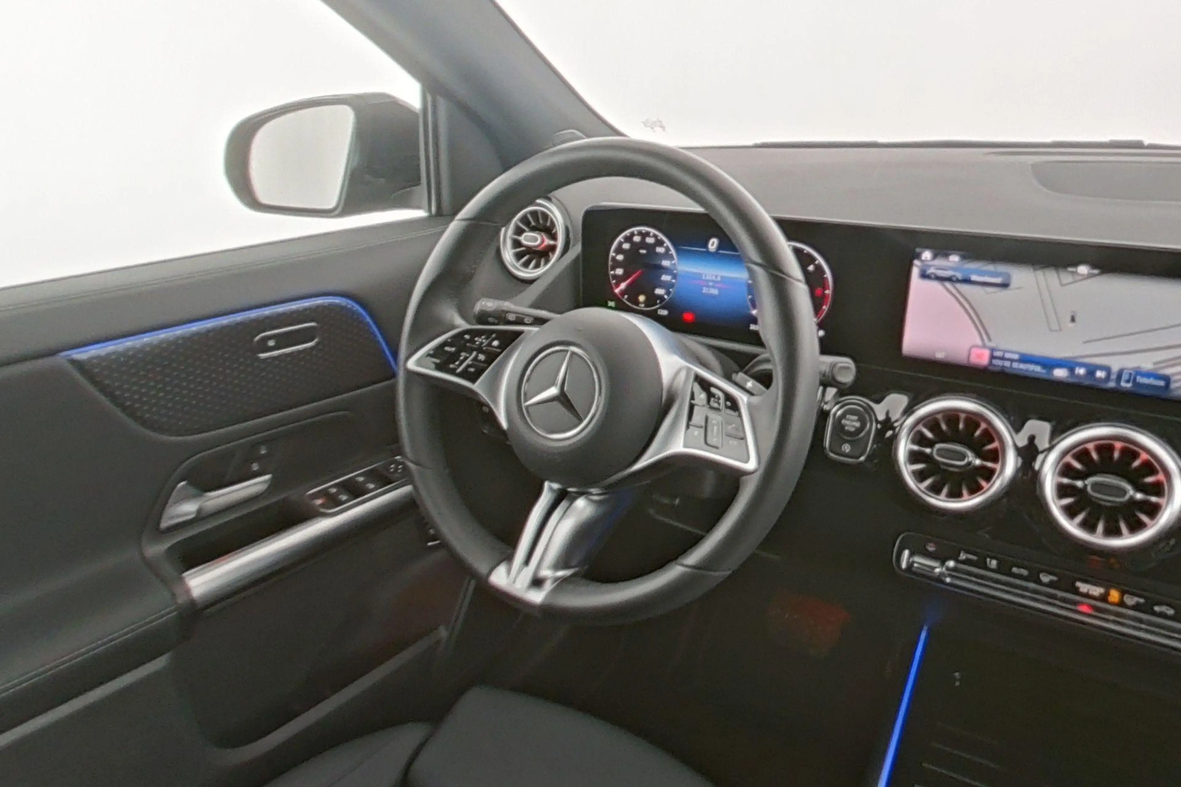 Mercedes-Benz GLA 180 d Luxury Line - Pack Night — photo 13