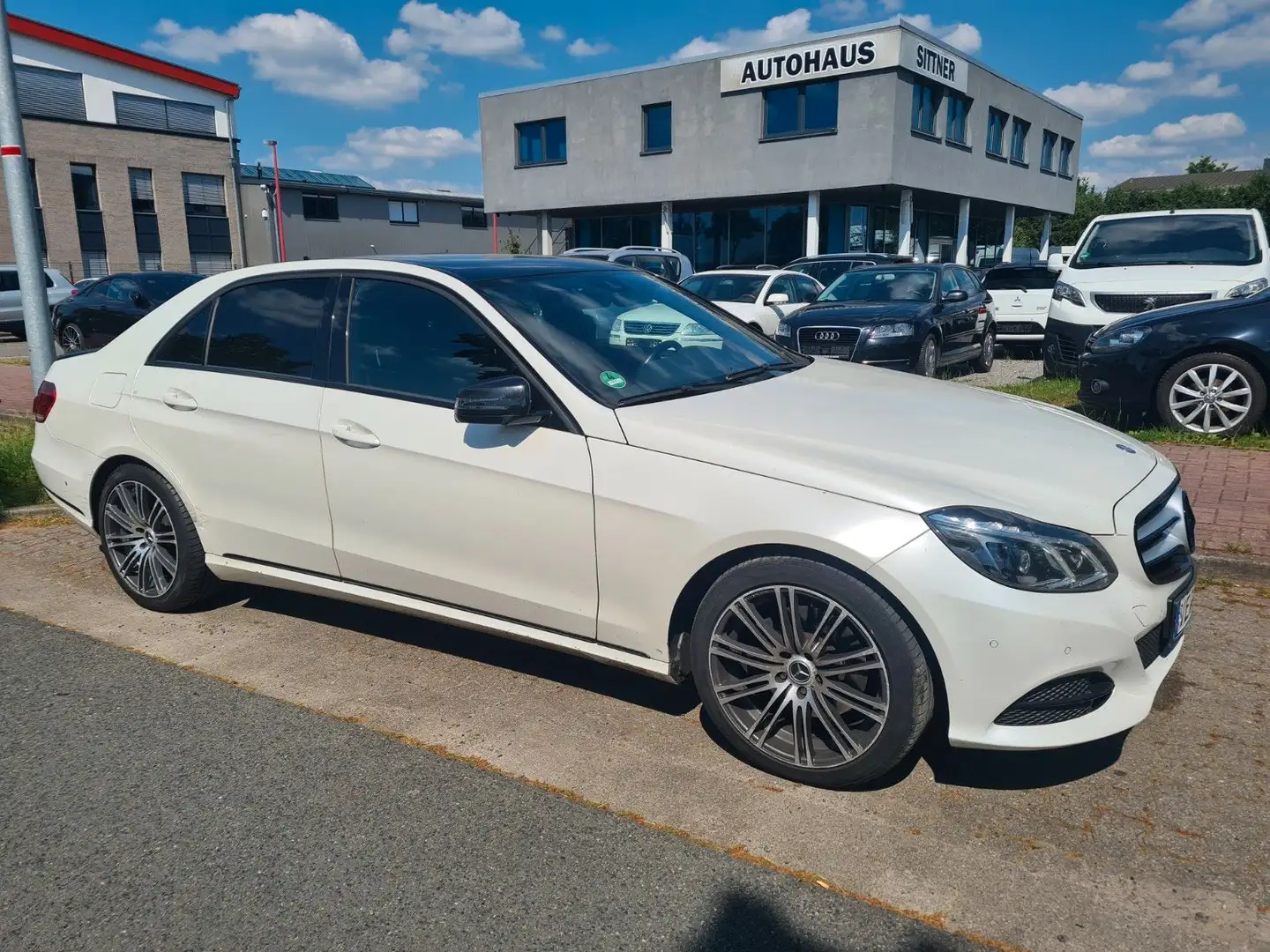 Mercedes-Benz E 250 Lim. E 250 CDI BlueEfficiency LED Navi Leder Bílá - 2