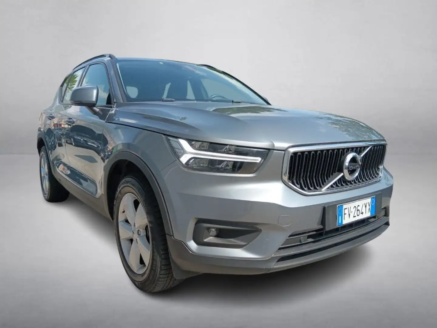Volvo XC40 D3 AWD Geartronic Business Grigio - 2