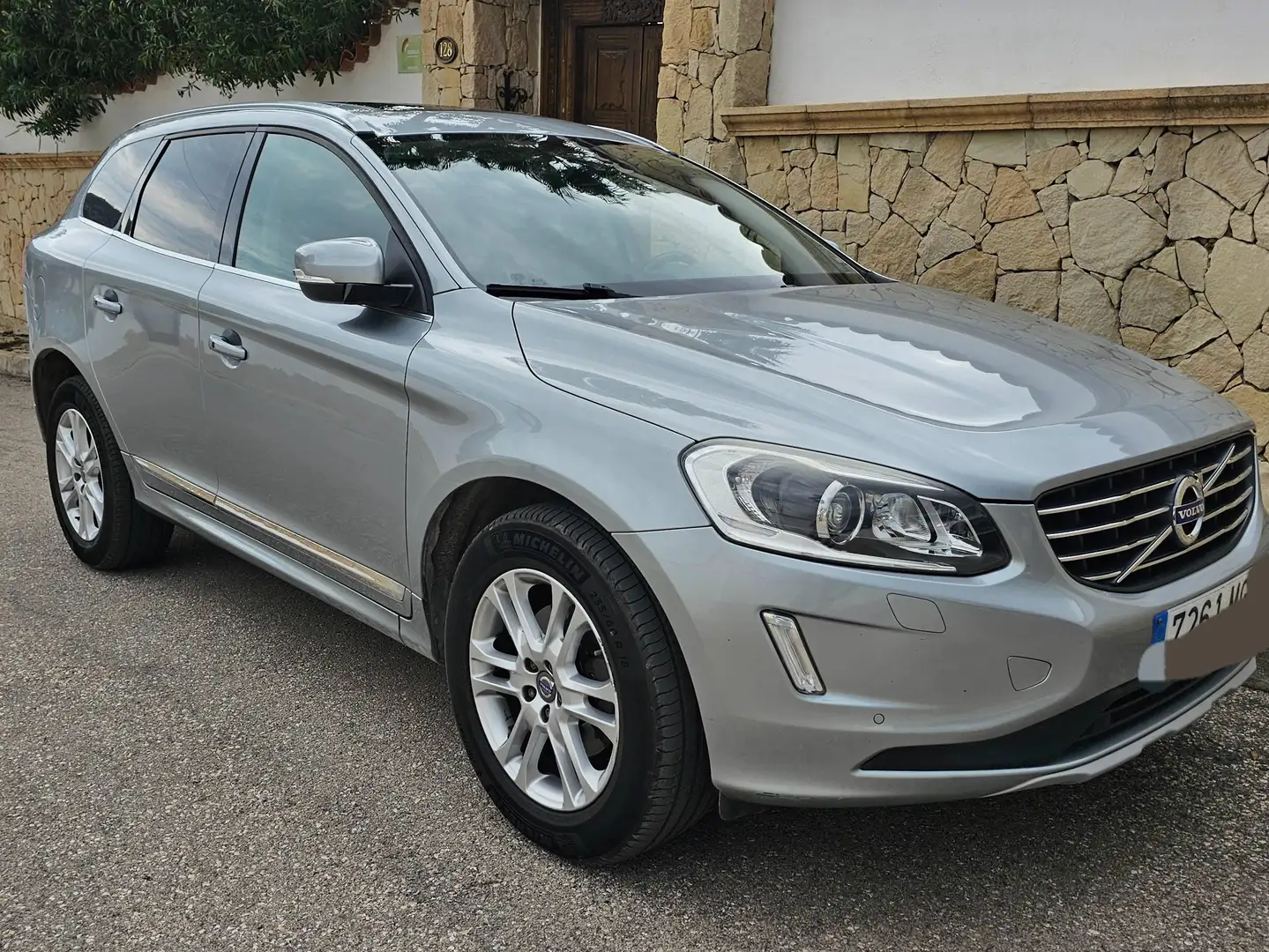 Volvo XC60 XC60 D3 Momentum Aut. 136 Momentum Plateado - 1
