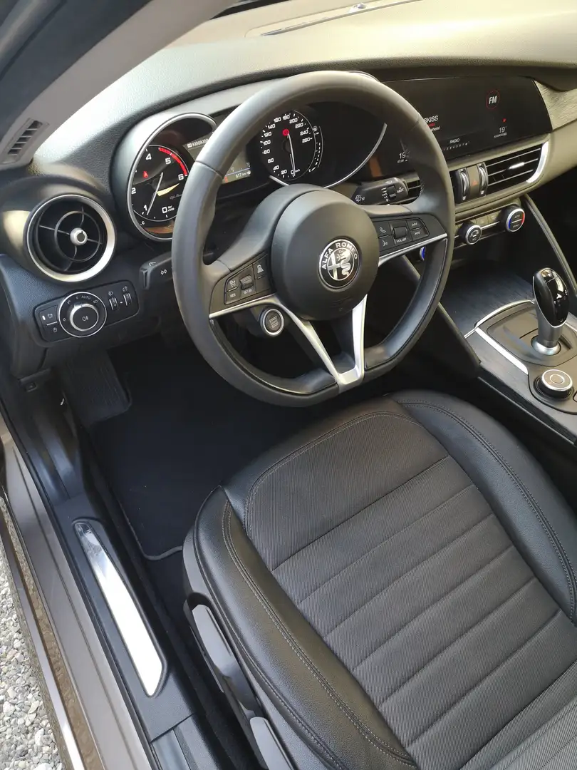 Alfa Romeo Giulia Giulia 2.2 t Business 160cv auto my19 Bronzo - 2