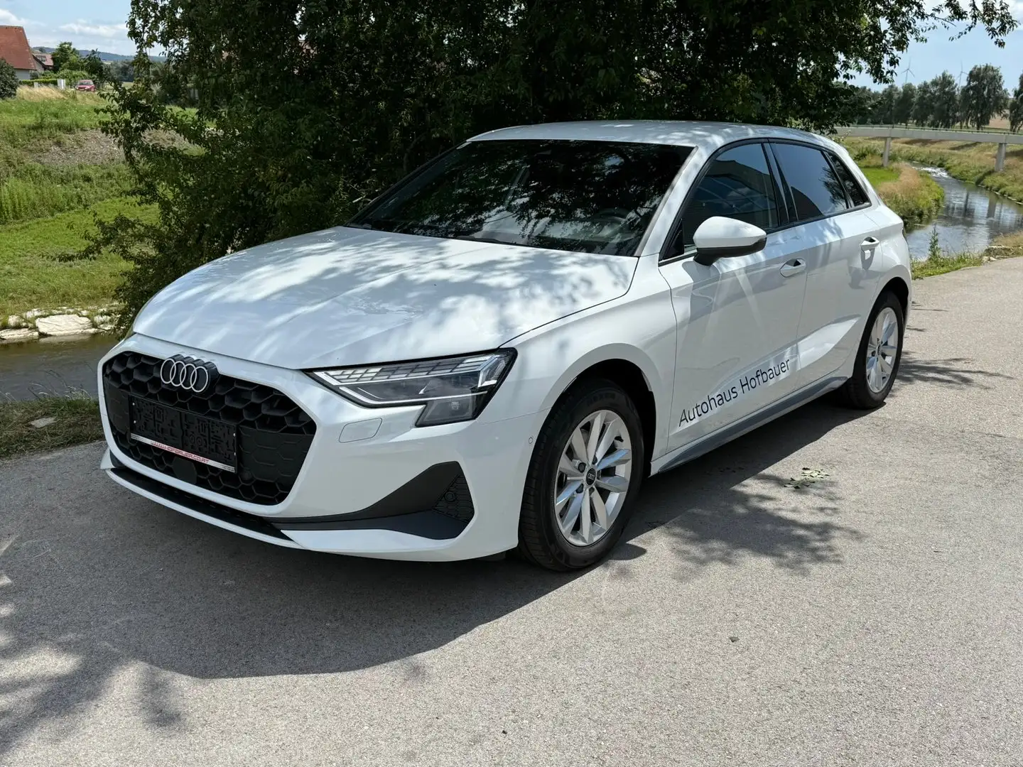 Audi A3 30 TFSI Weiß - 1
