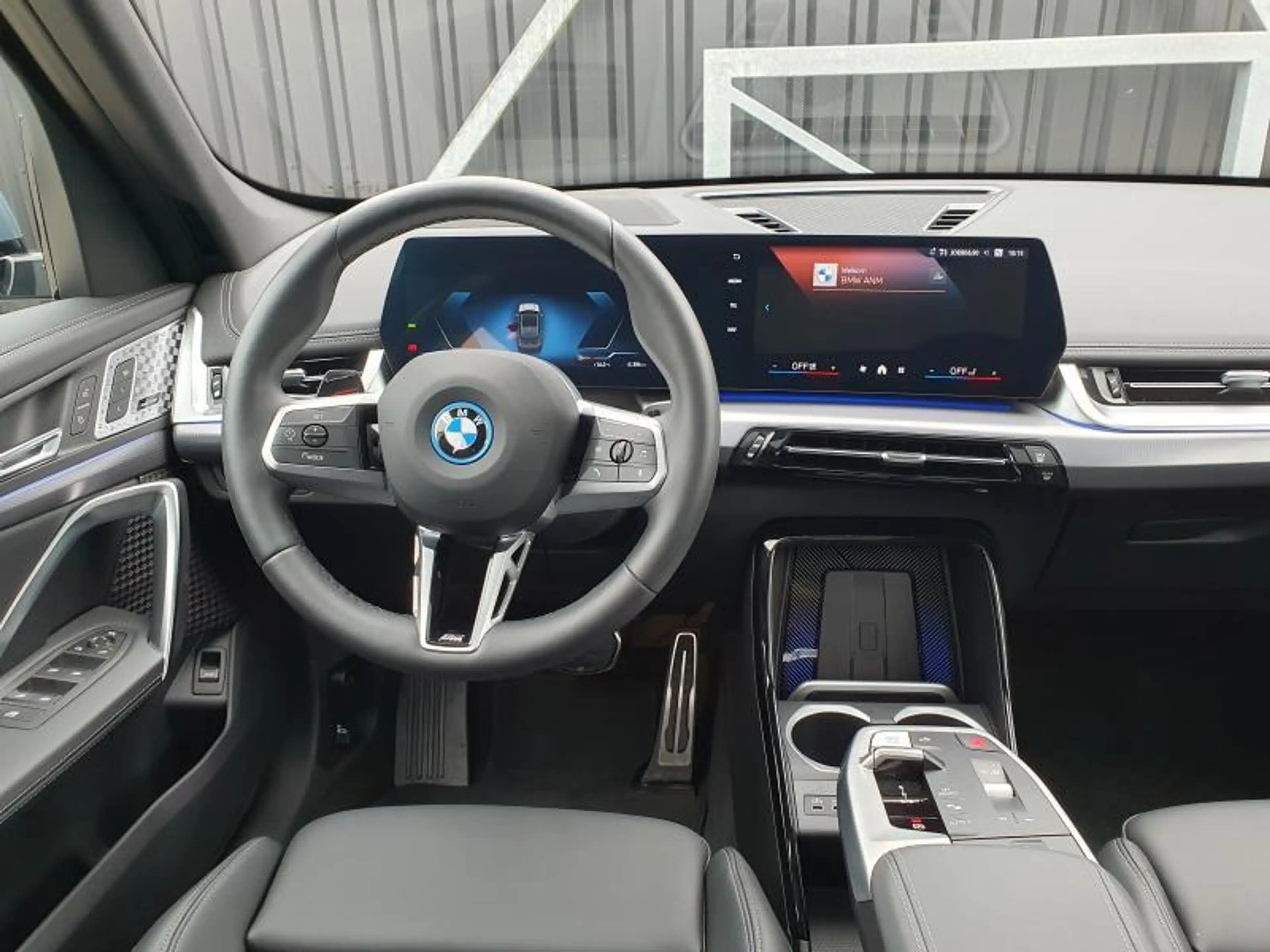BMW iX1 M SPORT PRO - PANO - HARMAN KARDON - eDrive20 — photo 5